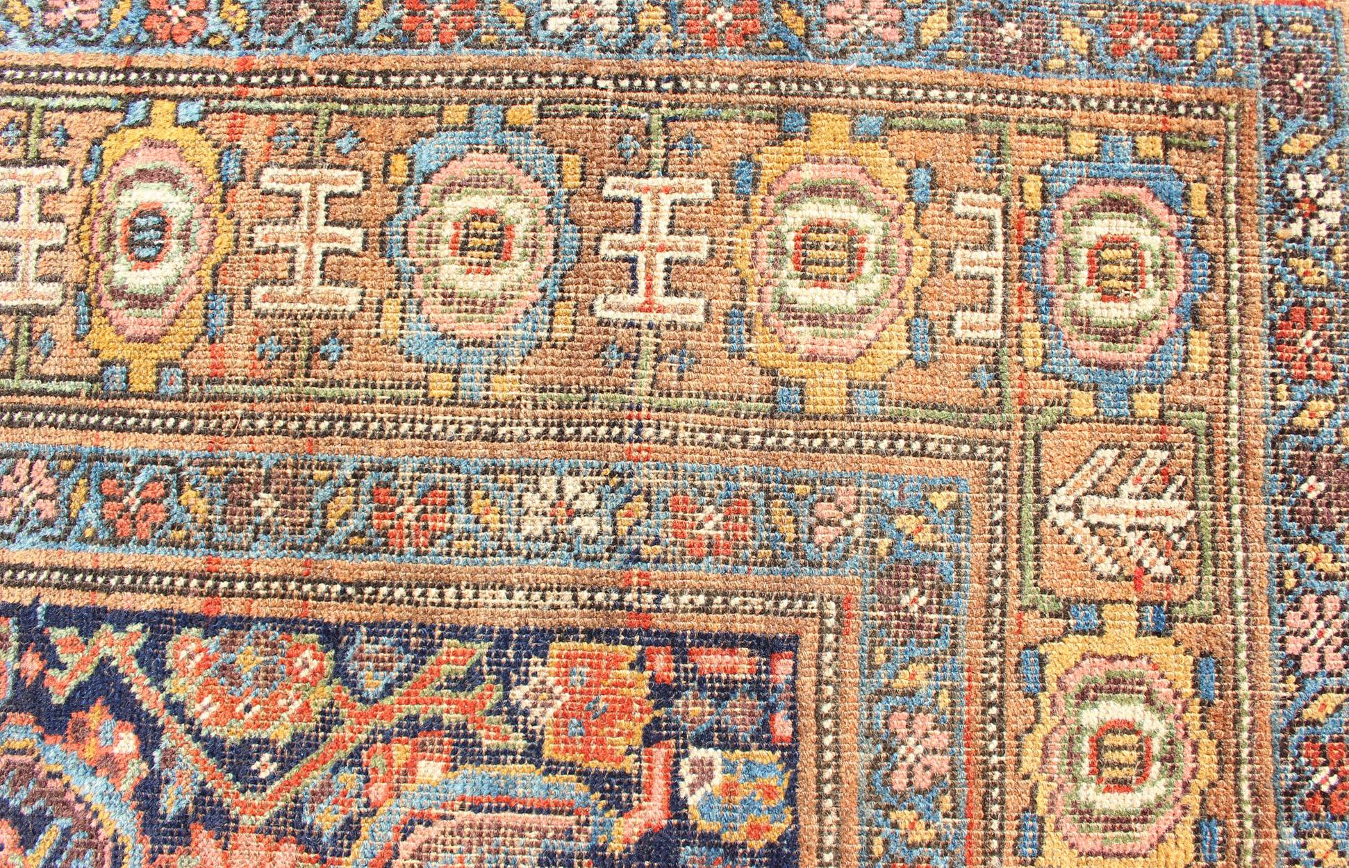 Maße: 4'6 x 7'8

Antiker persischer Bidjar-Teppich mit klassischem Medaillon-Muster in Orange 4'6 x 7'8. Keivan Woven Arts/ rug/R20-0816, Herkunftsland / Typ: Iran / Bidjar, um 1920.
Ein antiker persischer Bidjar-Teppich mit einem fein detaillierten