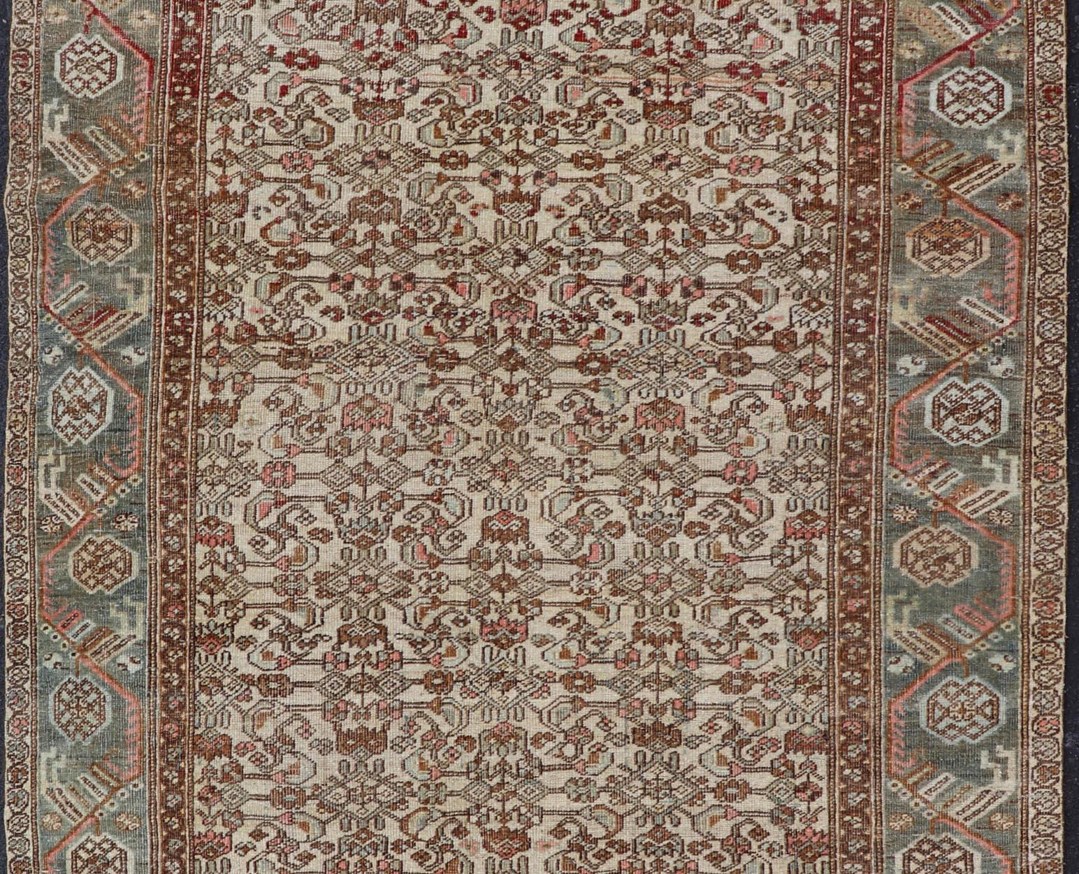 Antiker persischer Bidjar-Teppich mit dichtem All-Over-Herati-Muster  4'3 x 6'5 (Persisch) im Angebot