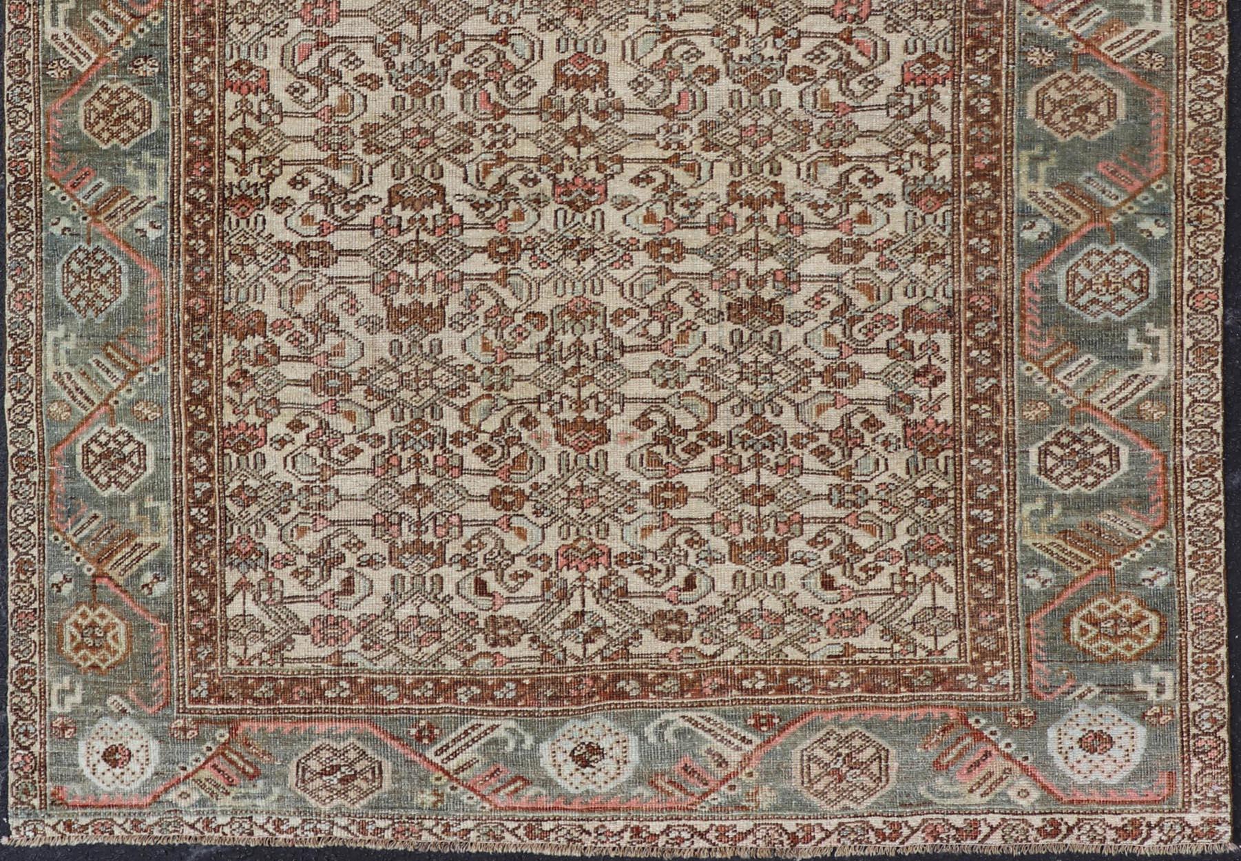 Antiker persischer Bidjar-Teppich mit dichtem All-Over-Herati-Muster  4'3 x 6'5 (Handgeknüpft) im Angebot