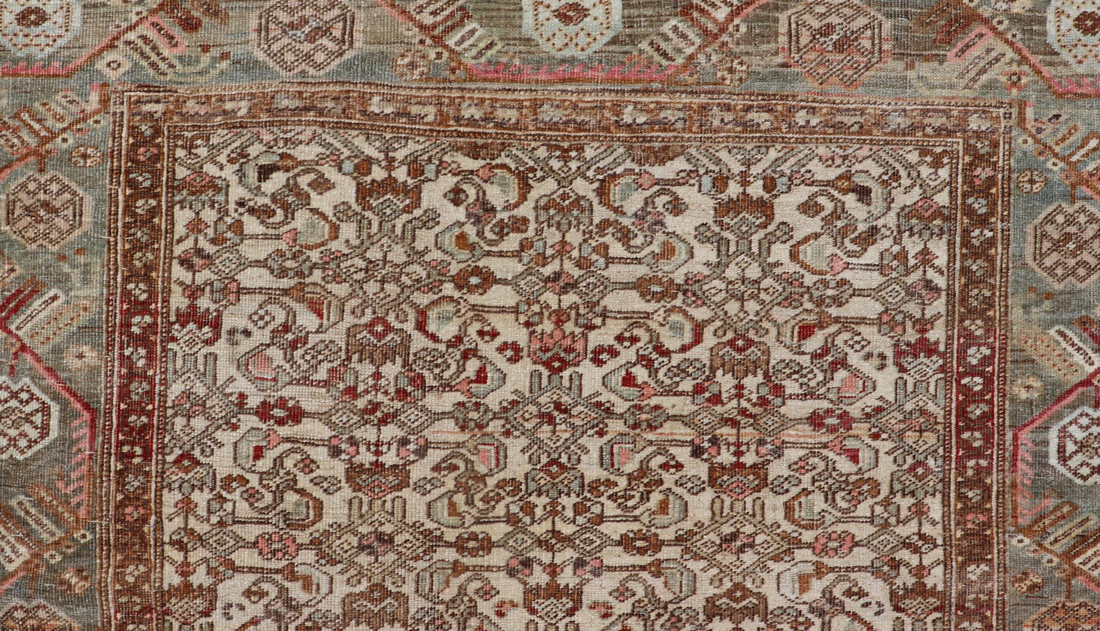 Antiker persischer Bidjar-Teppich mit dichtem All-Over-Herati-Muster  4'3 x 6'5 im Angebot 1