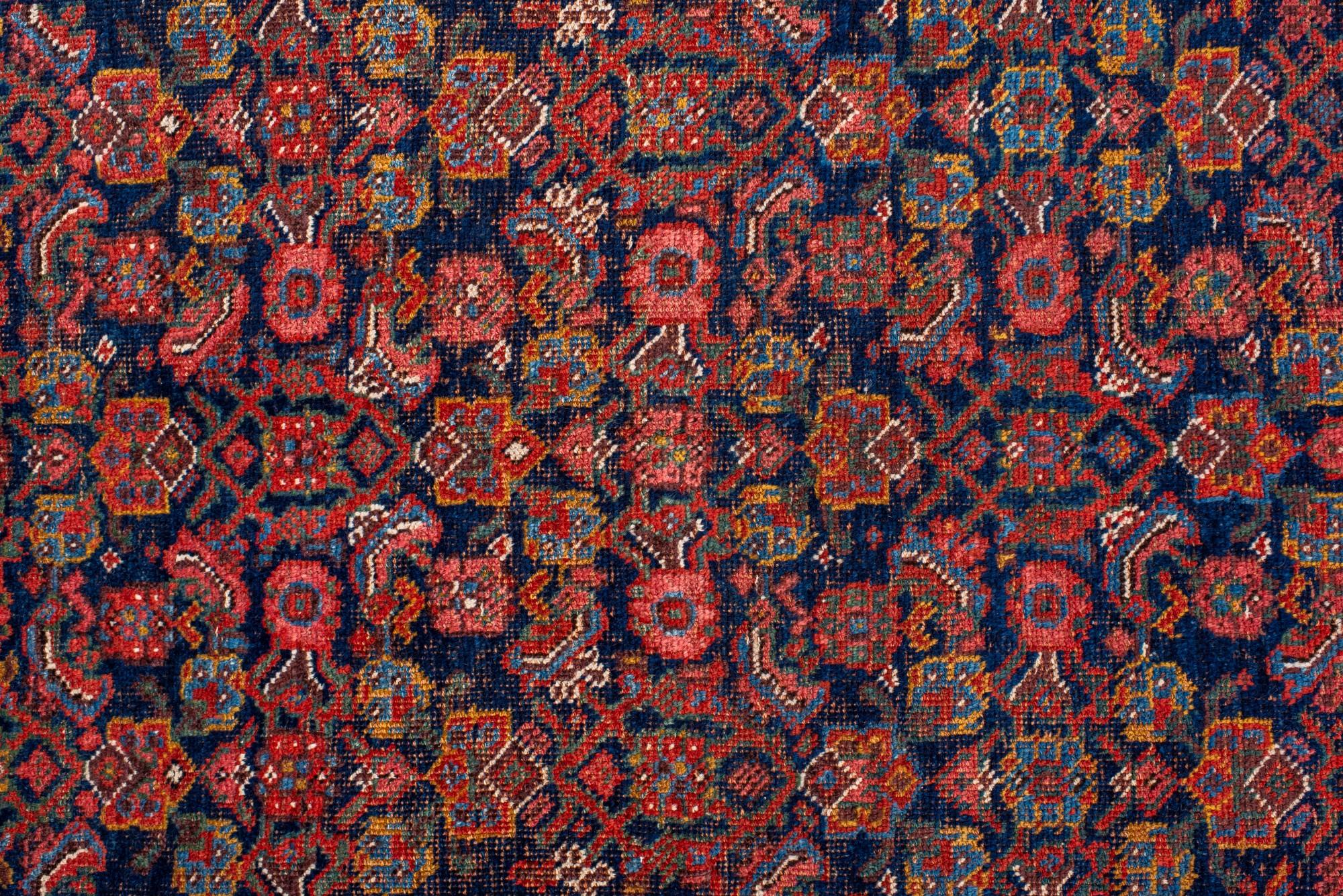 Noué à la main Antique Persian Bidjar Rug with Dense Floral Field. en vente