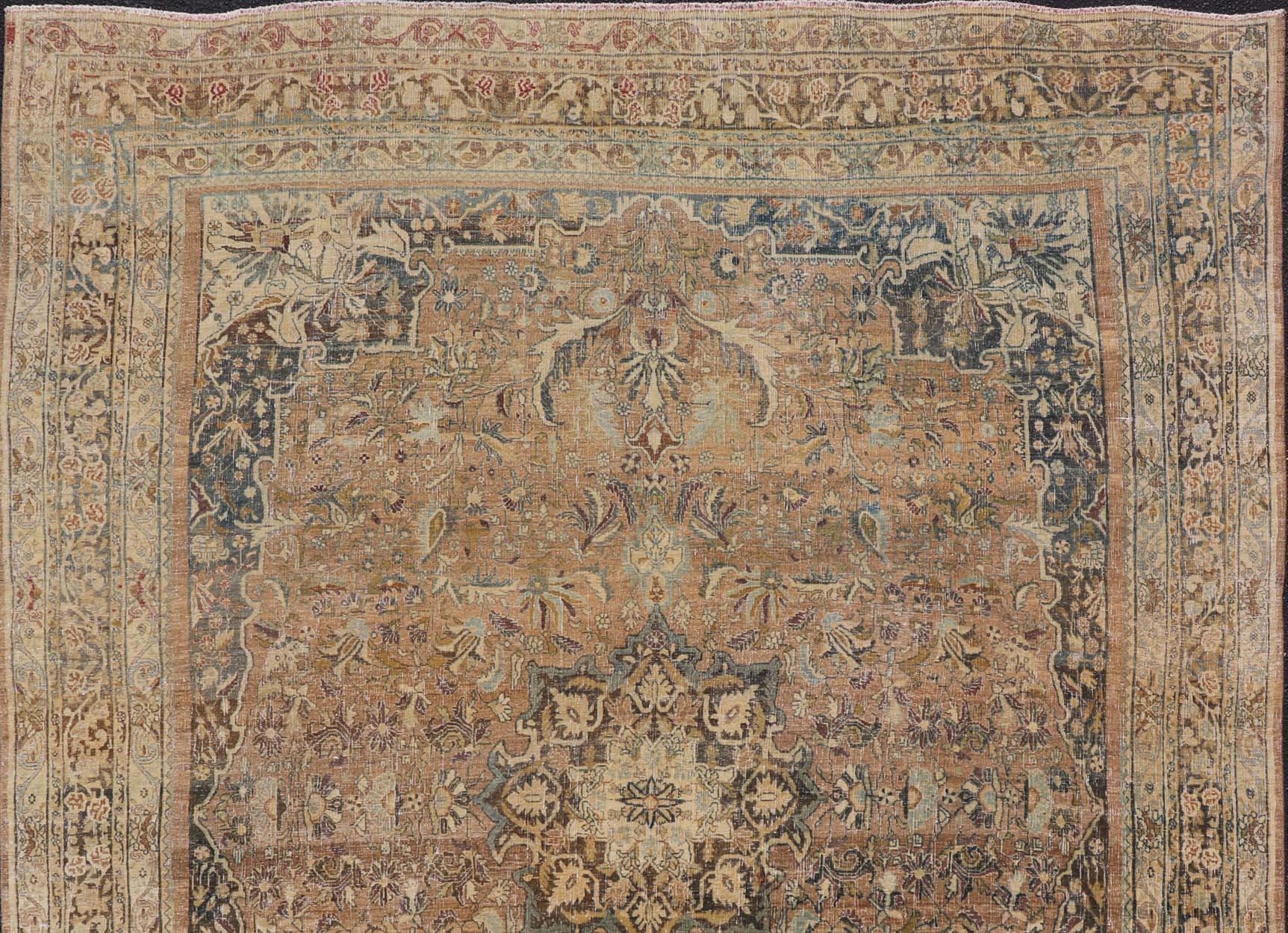 Antique Persian Bidjar Rug With Floral Medallion and Muted Blue 8'9 x 11'5 im Angebot 3