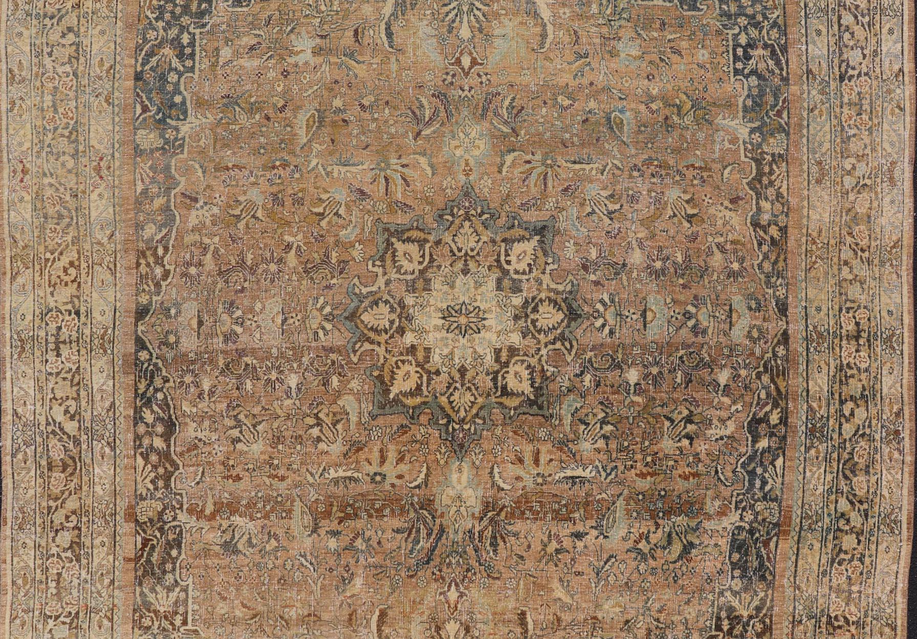 Antique Persian Bidjar Rug With Floral Medallion and Muted Blue 8'9 x 11'5 im Angebot 4