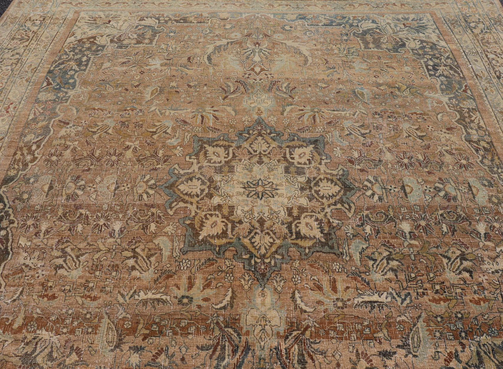 Antique Persian Bidjar Rug With Floral Medallion and Muted Blue 8'9 x 11'5 (Tabriz) im Angebot