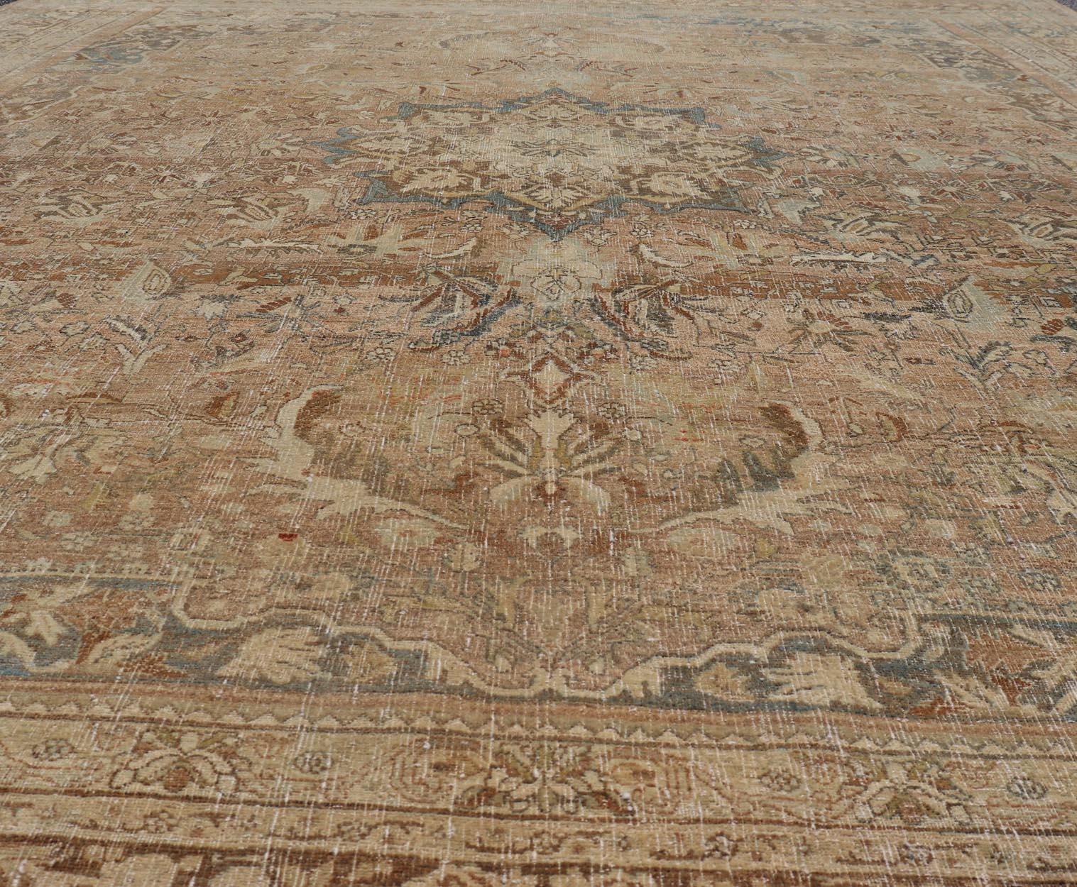 Antique Persian Bidjar Rug With Floral Medallion and Muted Blue 8'9 x 11'5 (Persisch) im Angebot