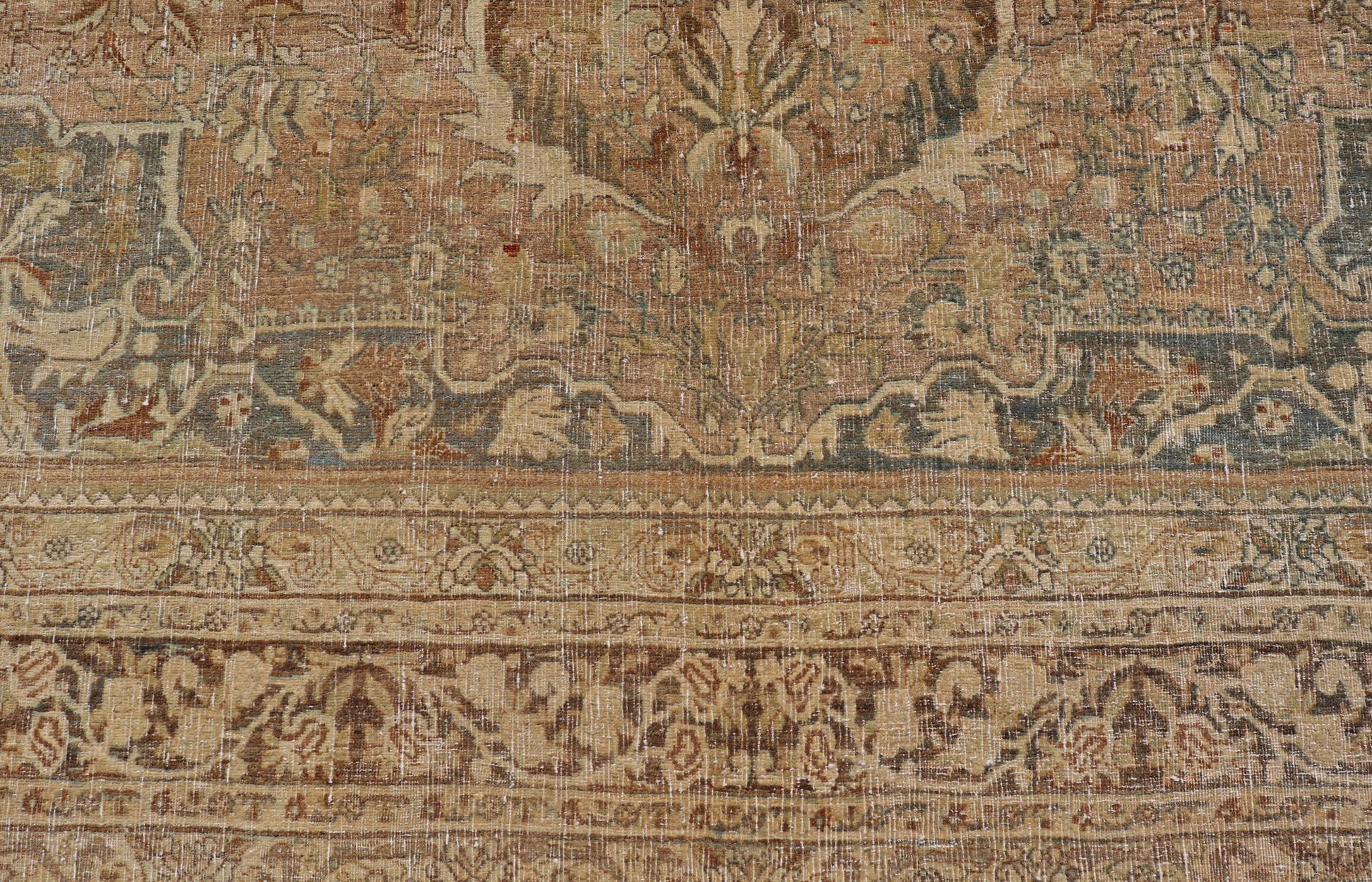 Antique Persian Bidjar Rug With Floral Medallion and Muted Blue 8'9 x 11'5 (Handgeknüpft) im Angebot