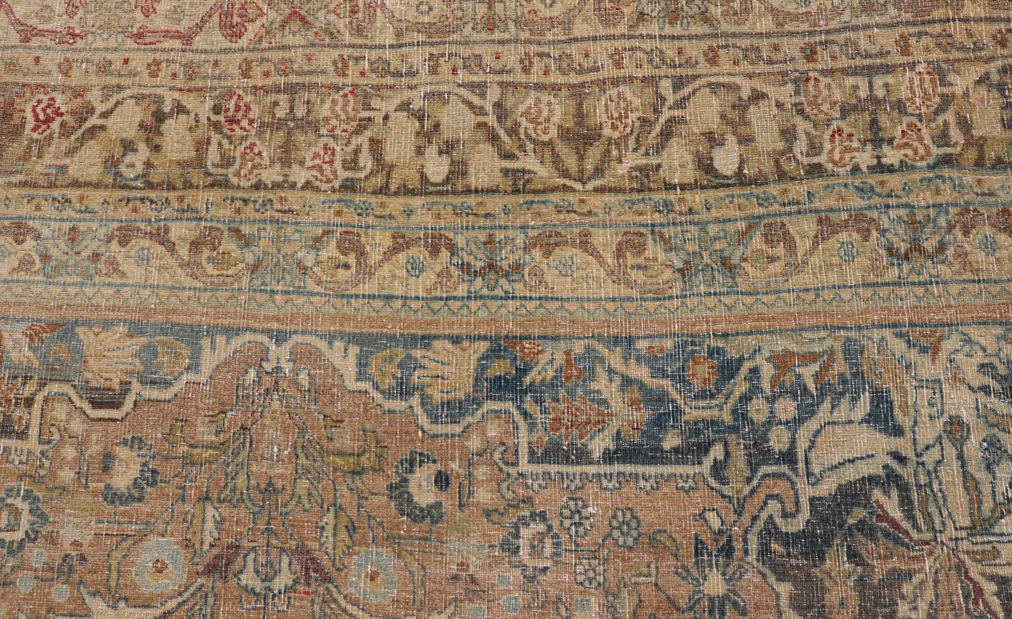 Antique Persian Bidjar Rug With Floral Medallion and Muted Blue 8'9 x 11'5 (Wolle) im Angebot