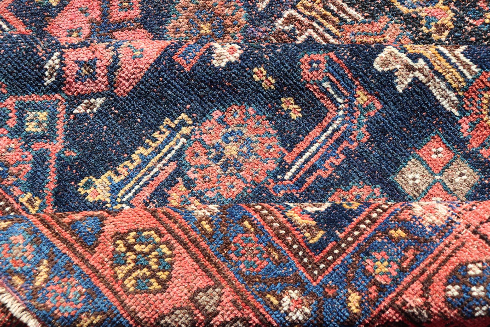 Tapis persan ancien Bidjar aux motifs tribaux complexes et au bleu riche 4'4 x 7'2 en vente 3