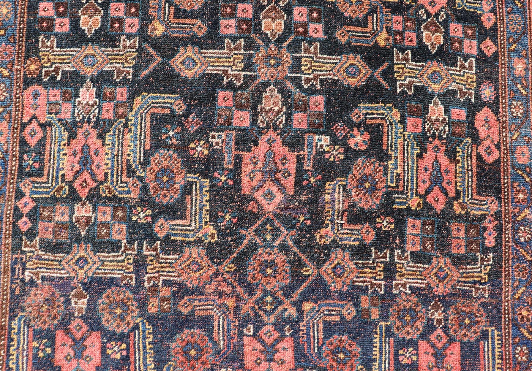 Noué à la main Tapis persan ancien Bidjar aux motifs tribaux complexes et au bleu riche 4'4 x 7'2 en vente