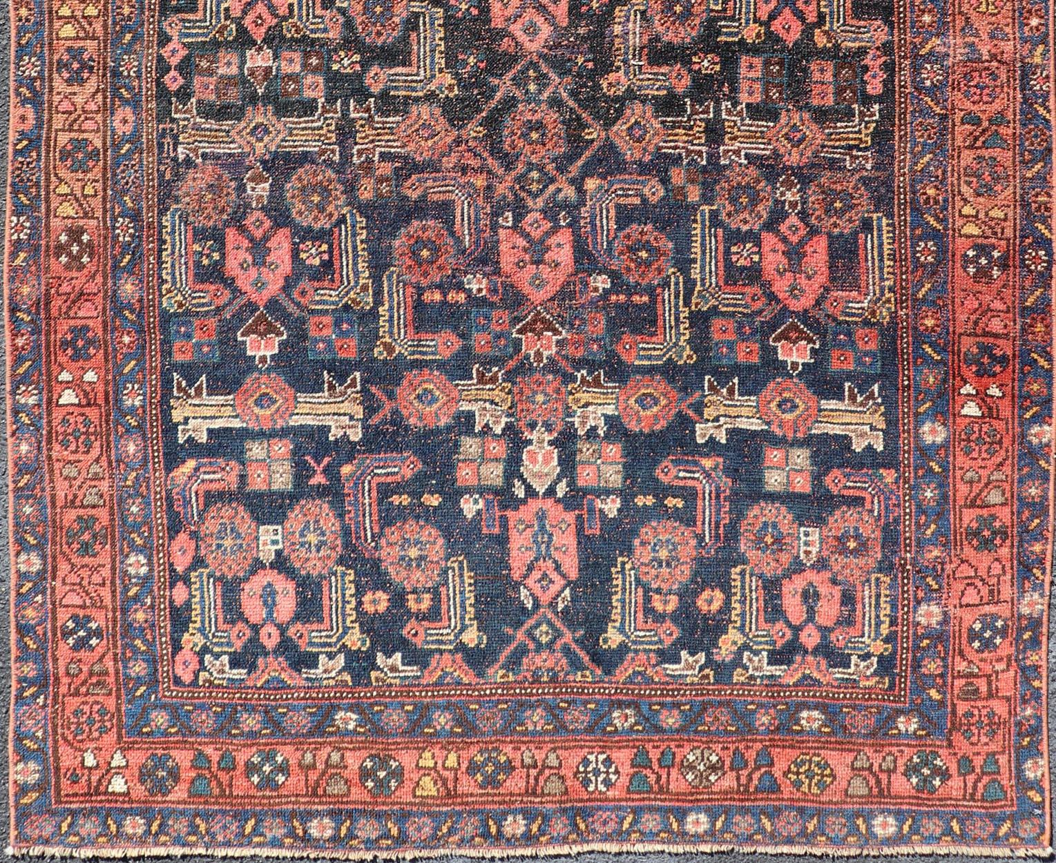 Tapis persan ancien Bidjar aux motifs tribaux complexes et au bleu riche 4'4 x 7'2 en vente 1