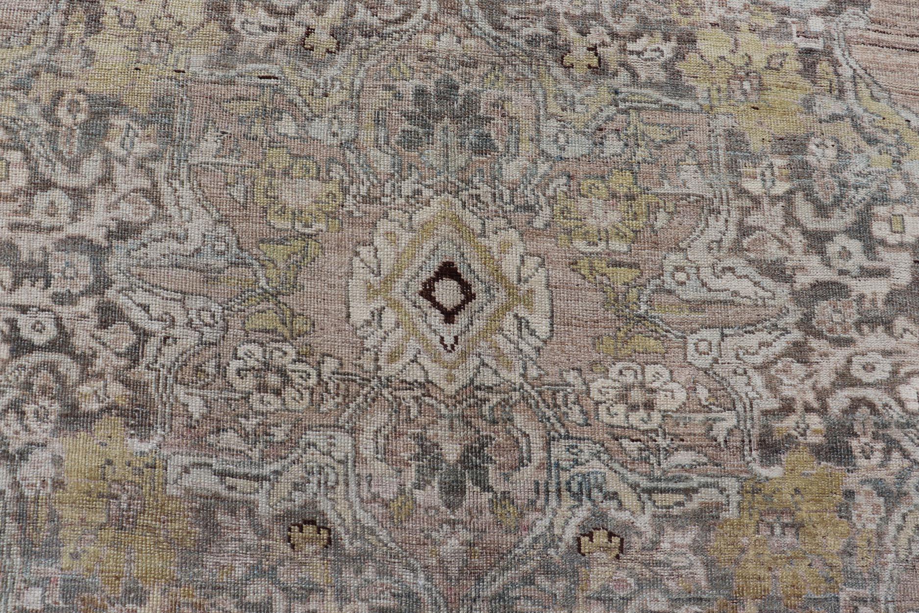  Tapis persan ancien Bidjar avec grand médaillon à fleurs et motif floral 5