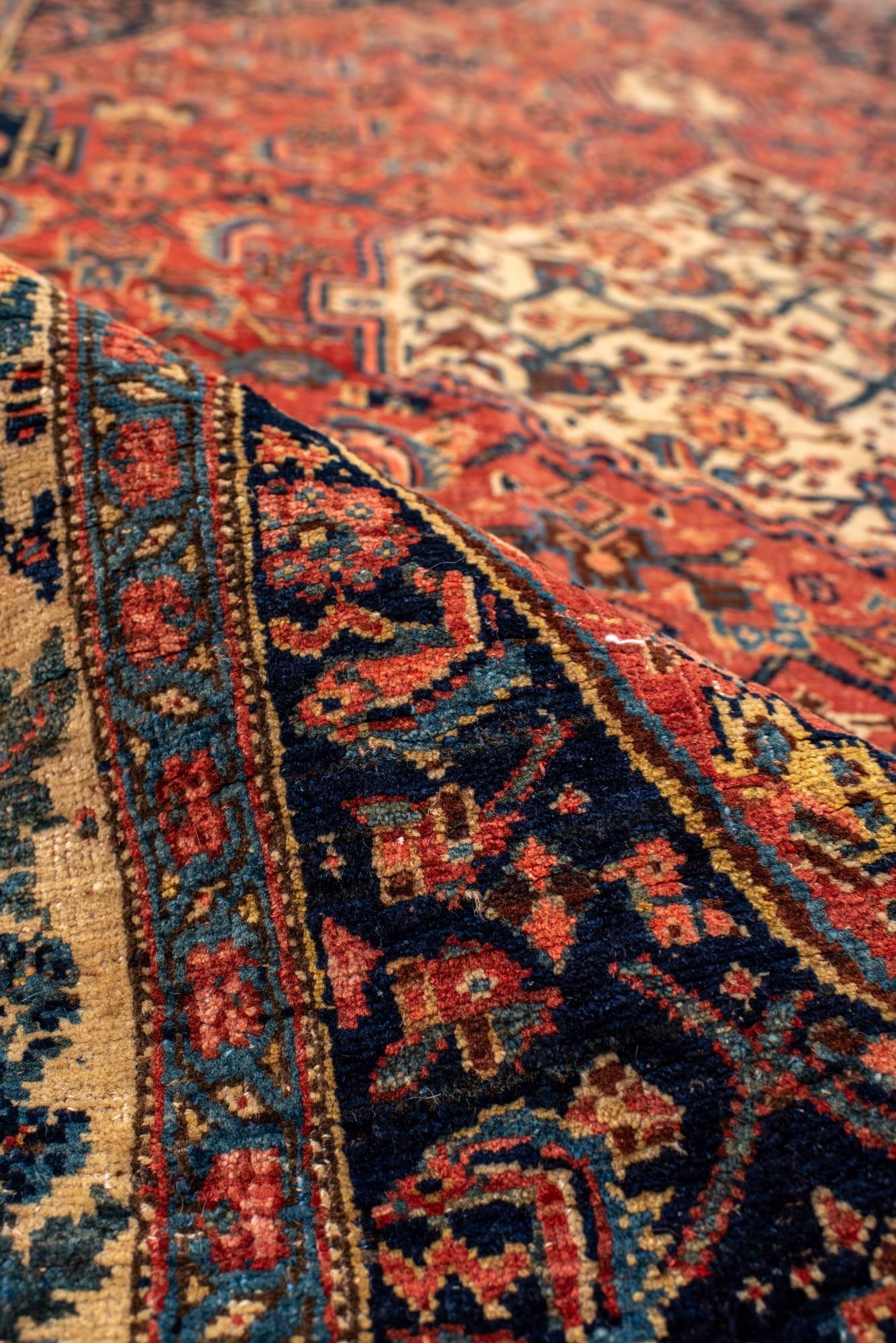 Antique Persian Bidjar Rug with Large Medallion & Floral Borders. (Wolle) im Angebot
