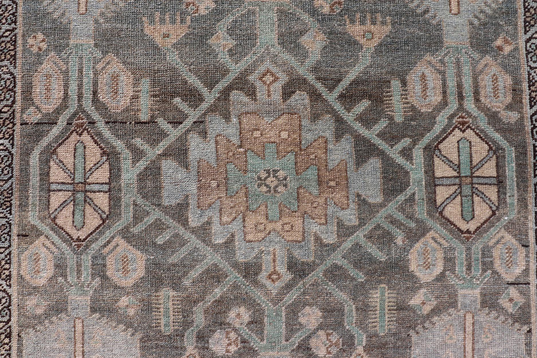 Annodato a mano Antique Persian Bidjar Rug with Rich Tones and Intricate Patterns 4'5