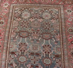 Antiker persischer Bidjar-Teppich mit weichem rosa und blauem Allover 4'5 x 7'2