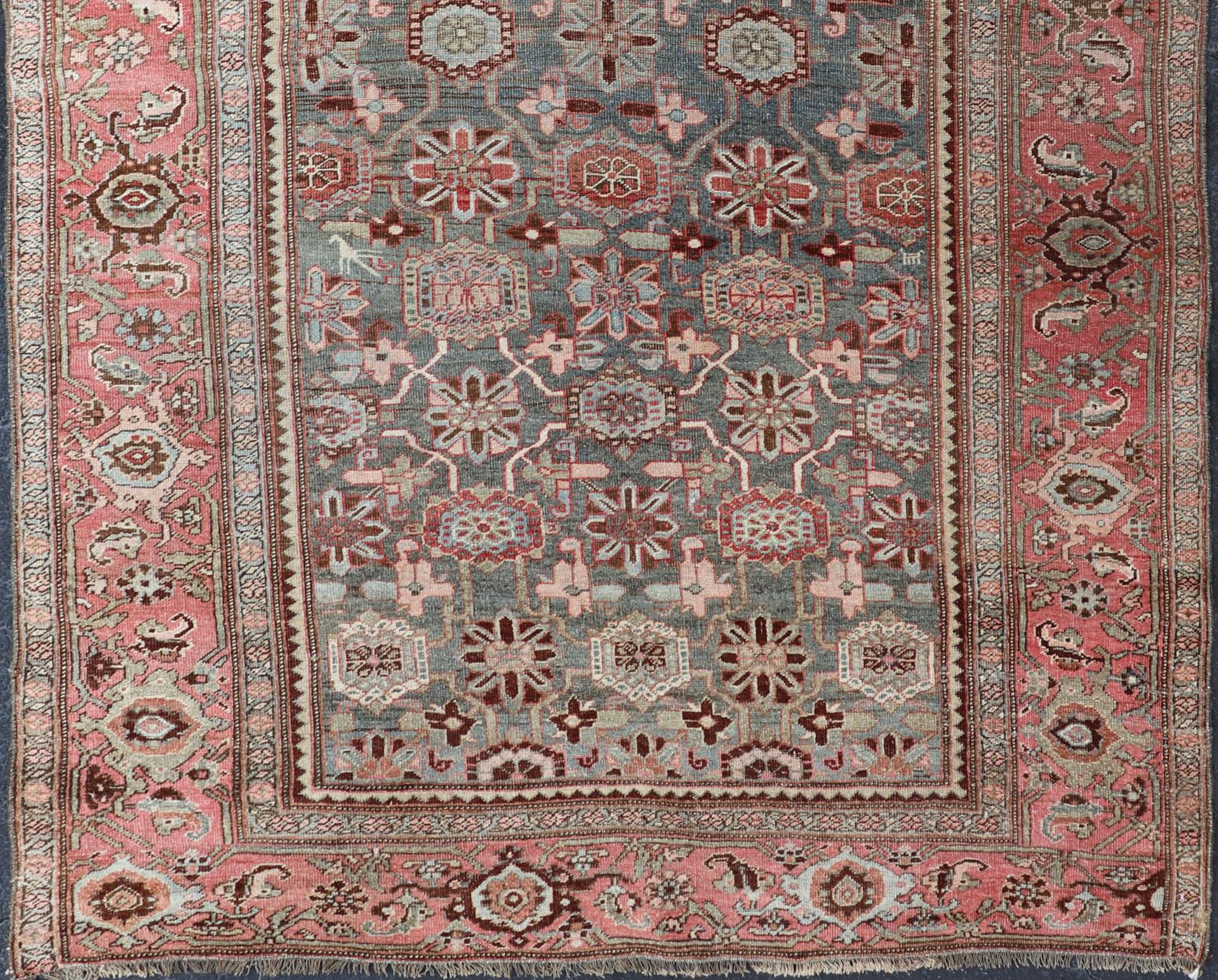 Antiker persischer Bidjar-Teppich mit weichem rosa und blauem Allover 4'5 x 7'2 (Wolle) im Angebot