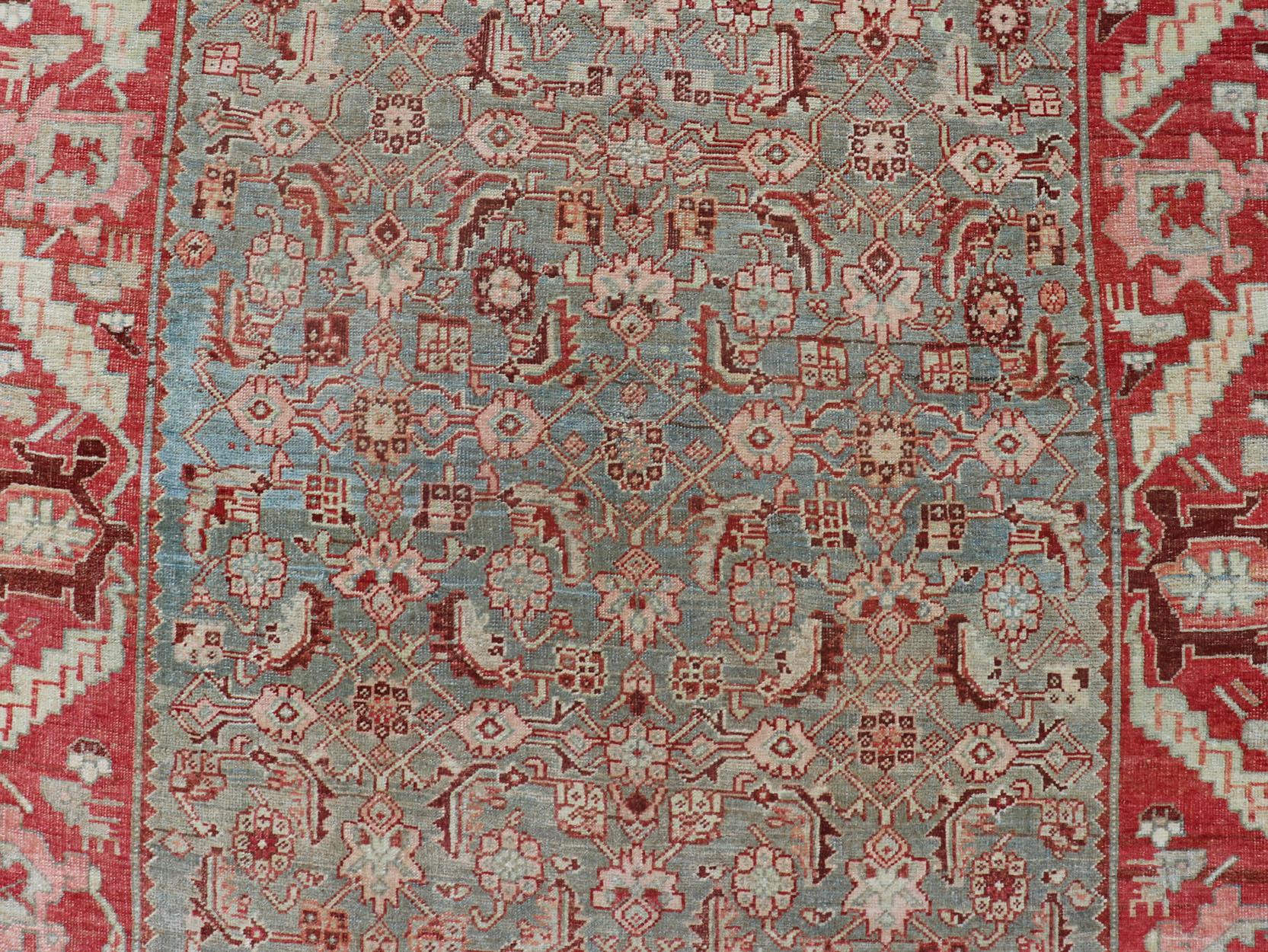 Antiker persischer Bidjar-Teppich mit Stammes-Herati-Muster in Hellblau und Weichrot im Angebot 3
