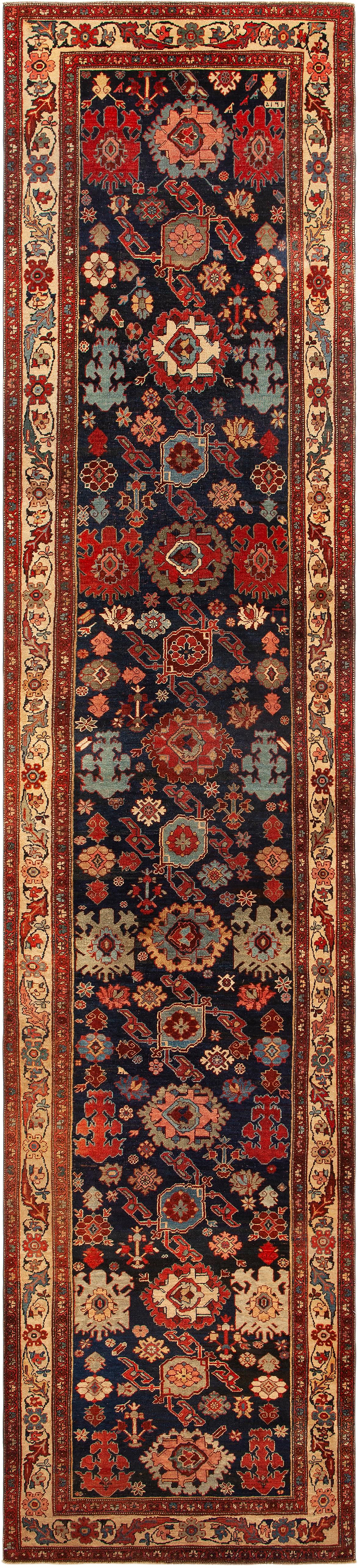Noué à la main Tapis de course persan Bidjar ancien de la collection Nazmiyal en vente