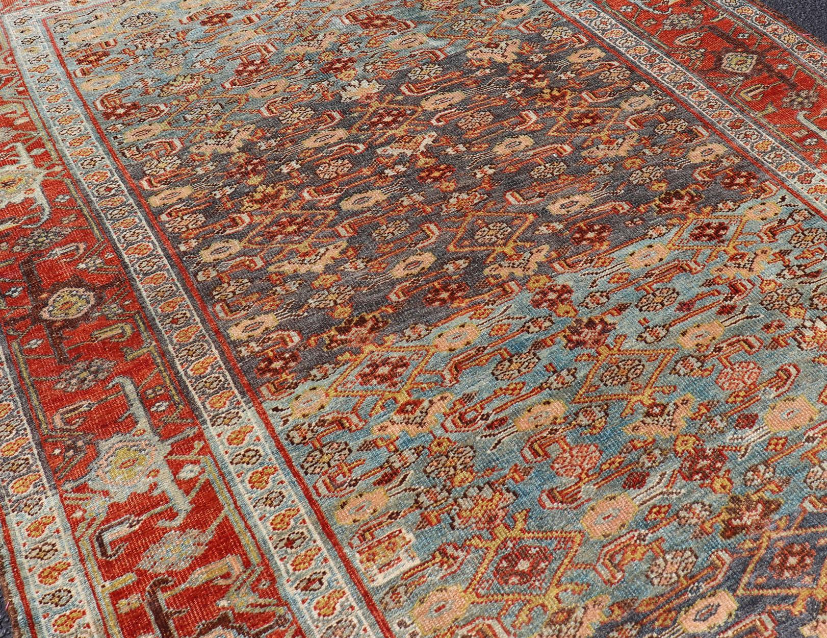 Antiker persischer Bidjar-Kurzarm-Galerie-Teppich mit subgeometrischem All-Over-Design im Angebot 1