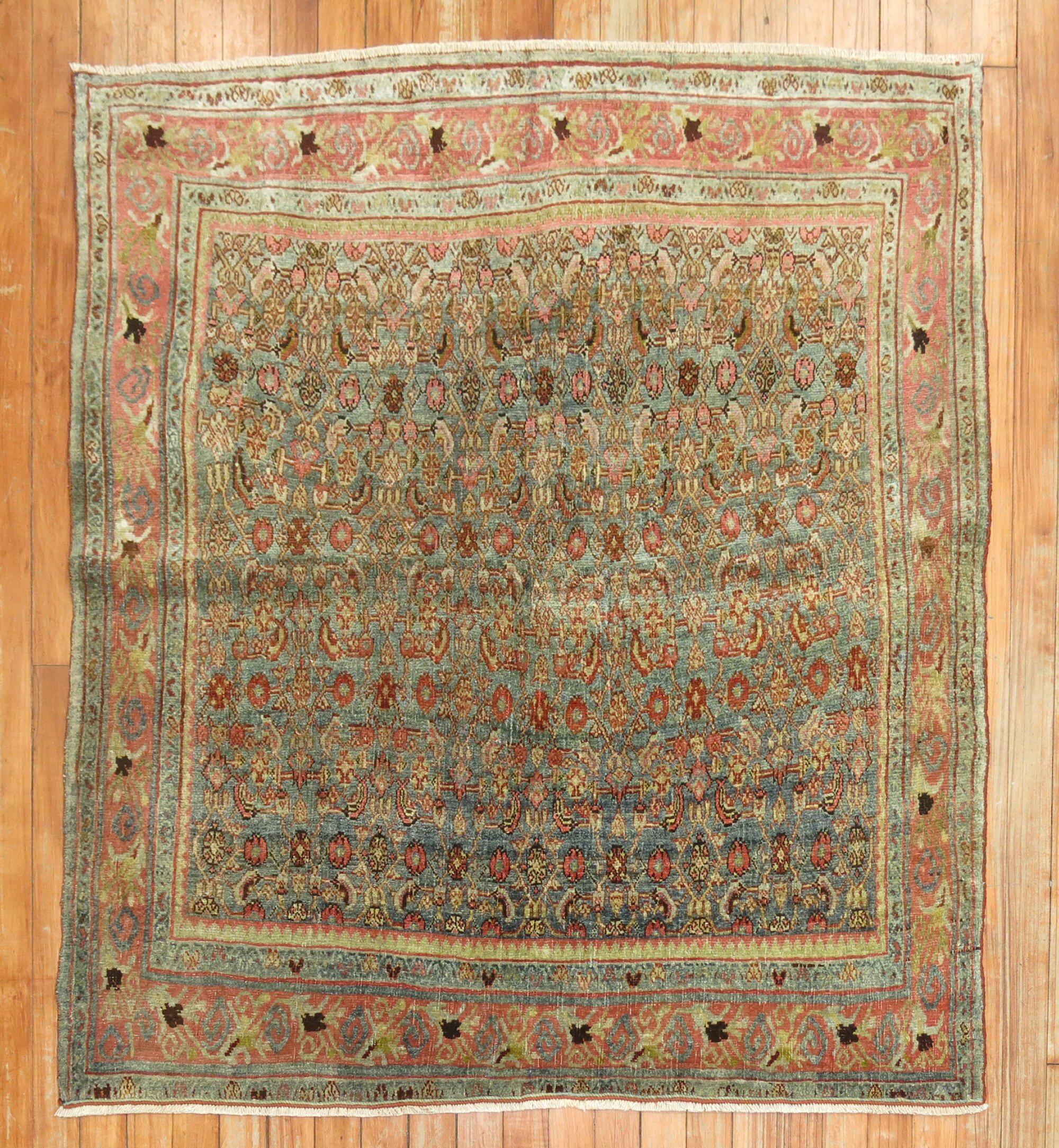 Persischer Bidjar-Teppich aus dem frühen 20. Jahrhundert.

Maße: 45'' x 48''

