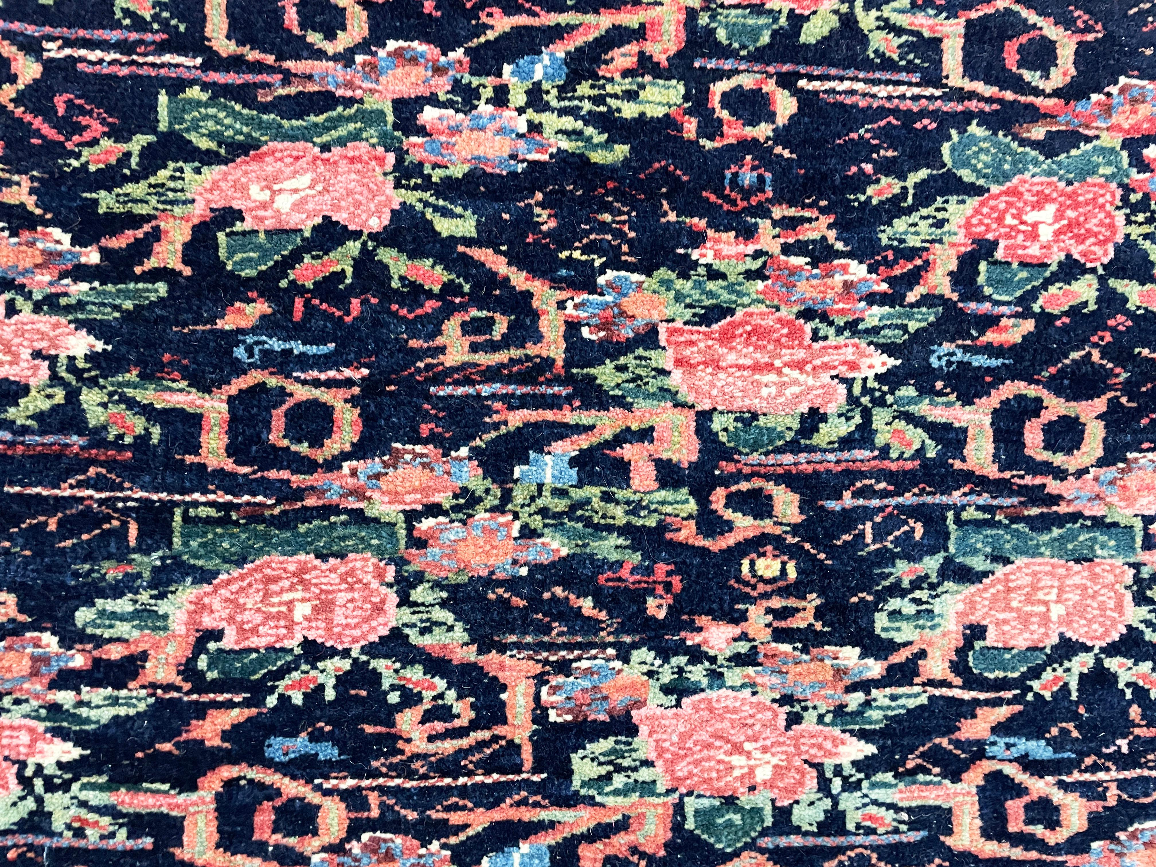 Antiker persischer Bijar Halvayi-Teppich, französisches Design (Wolle) im Angebot