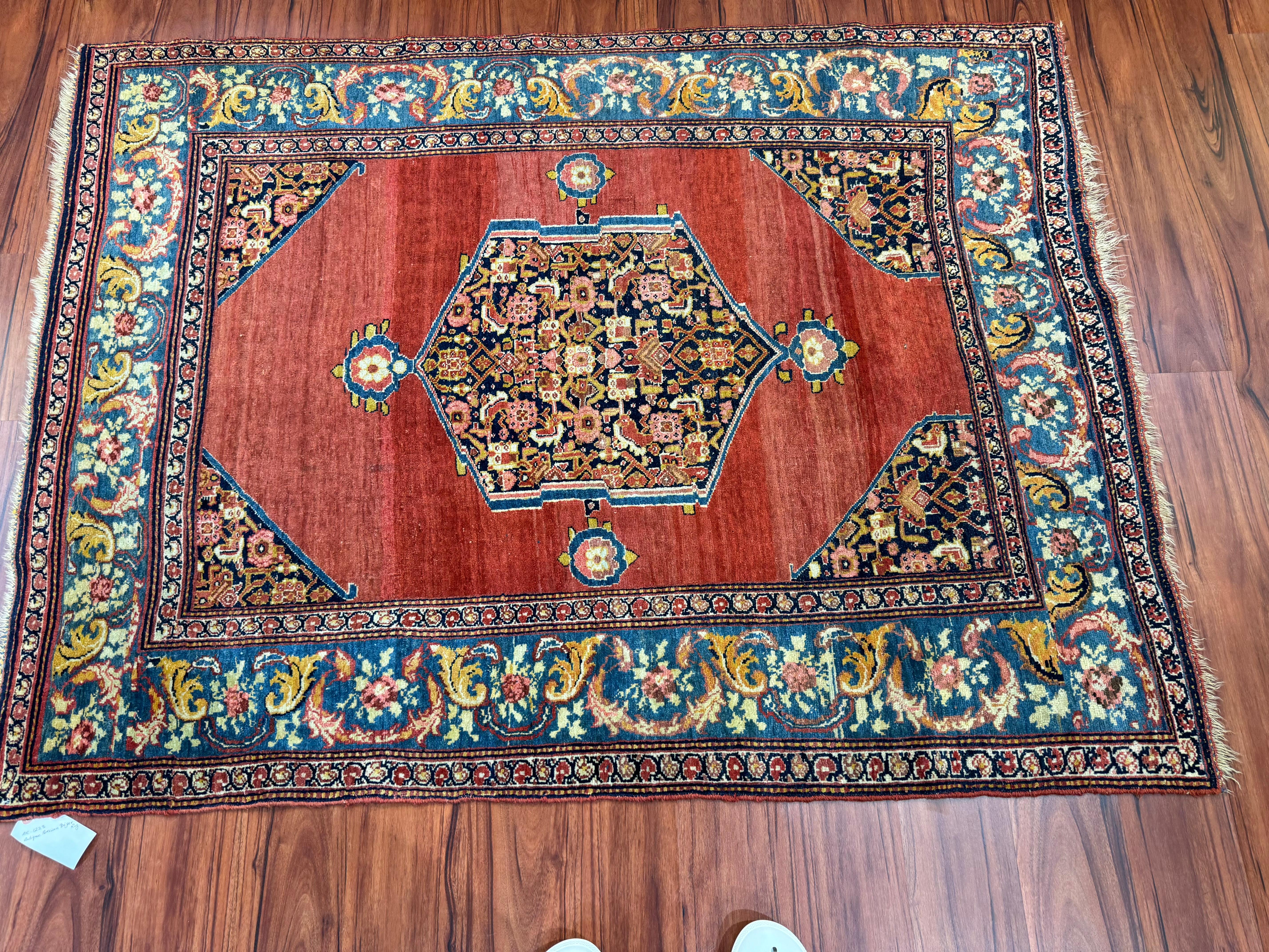 Antiker persischer Bidjar-Teppich im Zustand „Hervorragend“ im Angebot in Gainesville, VA