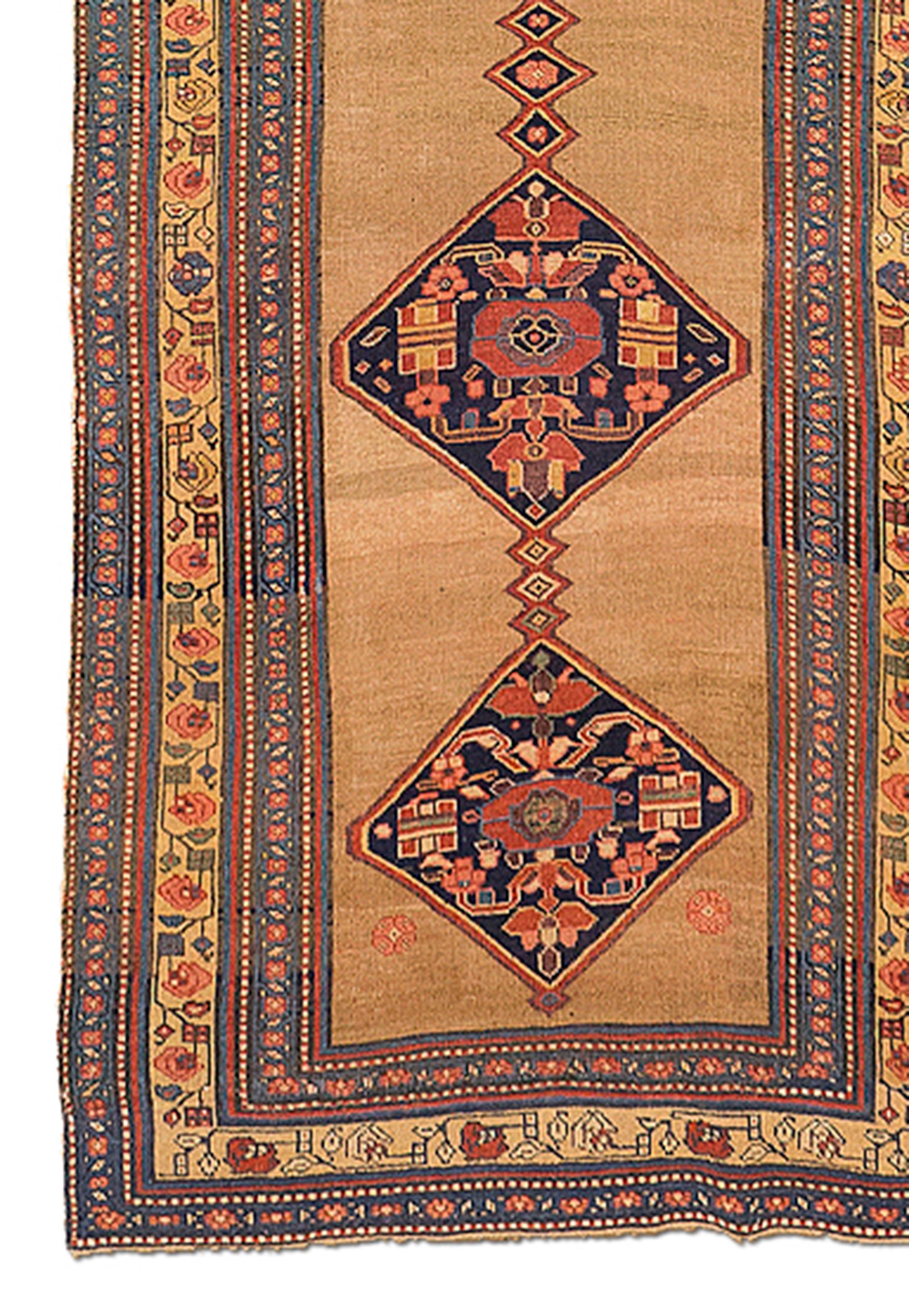 Perse Tapis de couloir persan Bijar ancien avec médaillons à fleurs en diamants rouges et bleu marine en vente