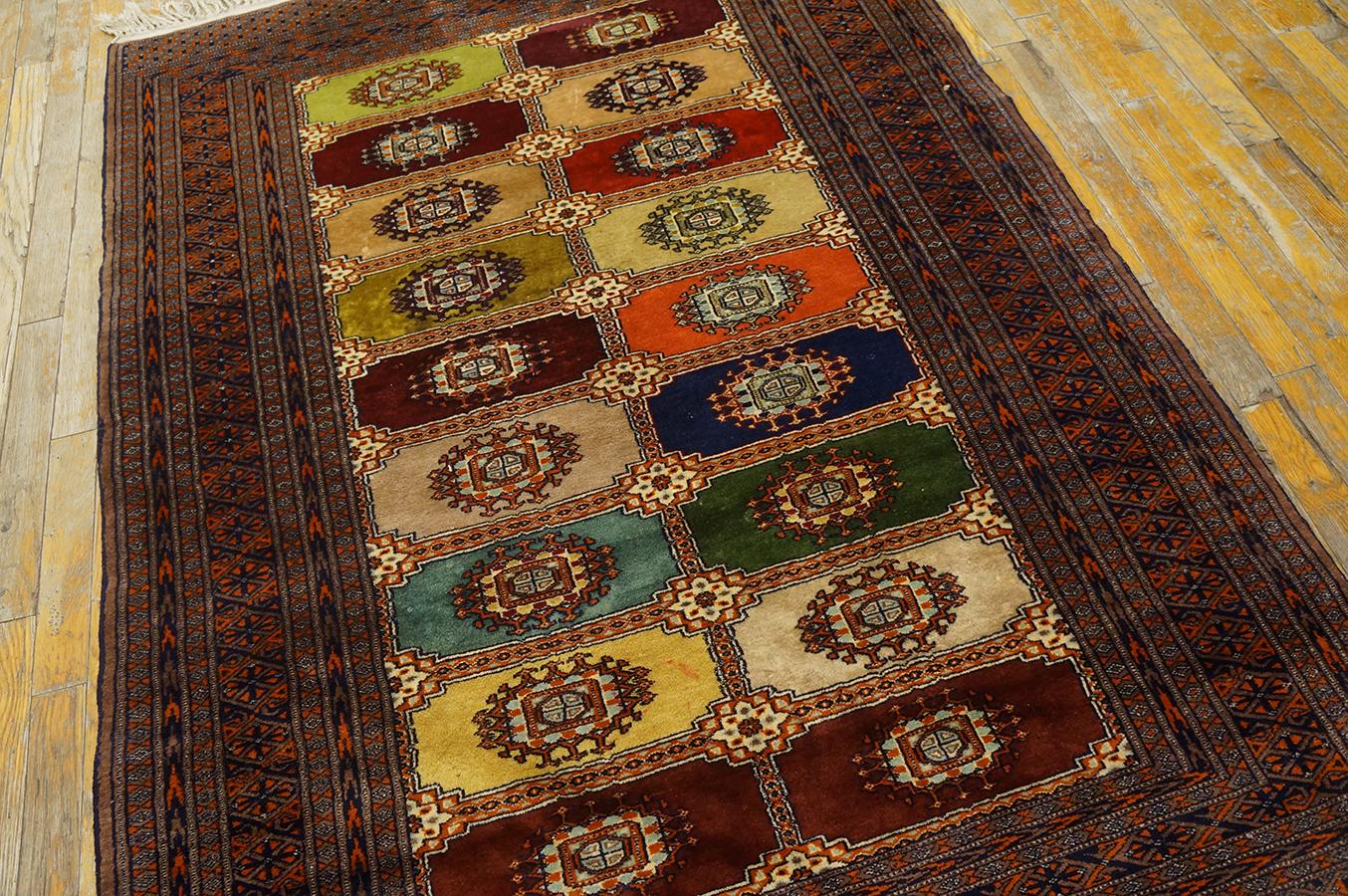 Hand-Knotted 1980s Bukhara Carpet ( 4' x 5'8'' - 122 x 173 ) For Sale