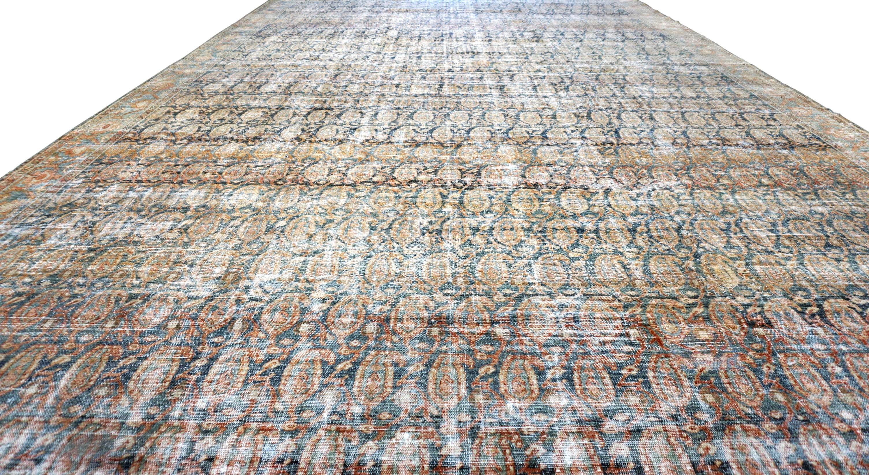 Antiker persischer Boteh-Design-Teppich aus Wolle im Distressed-Design 11'8''x22'9'' im Angebot 1