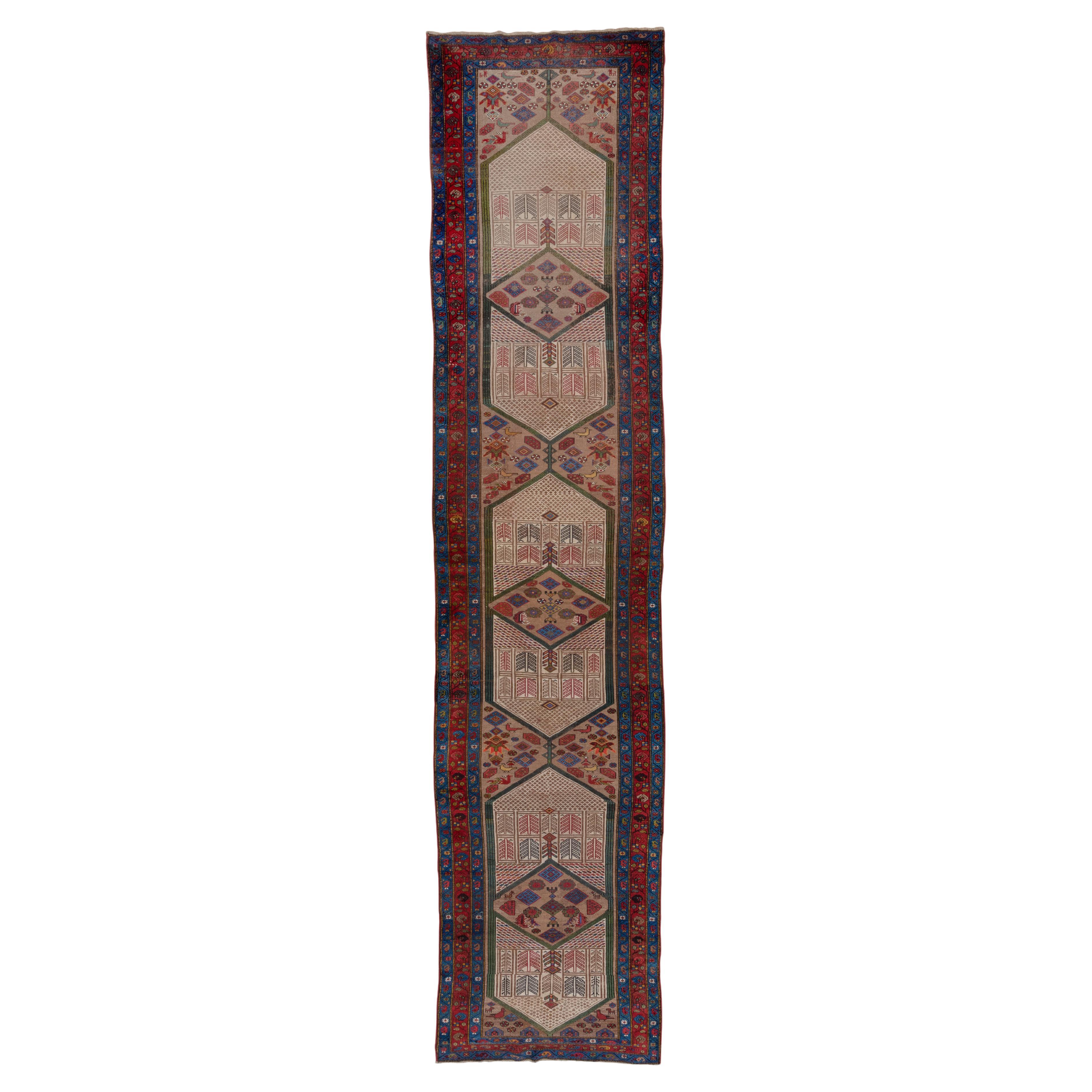 Tapis de couloir large persan ancien Hamadan camel aux couleurs vives, vers les années 1910