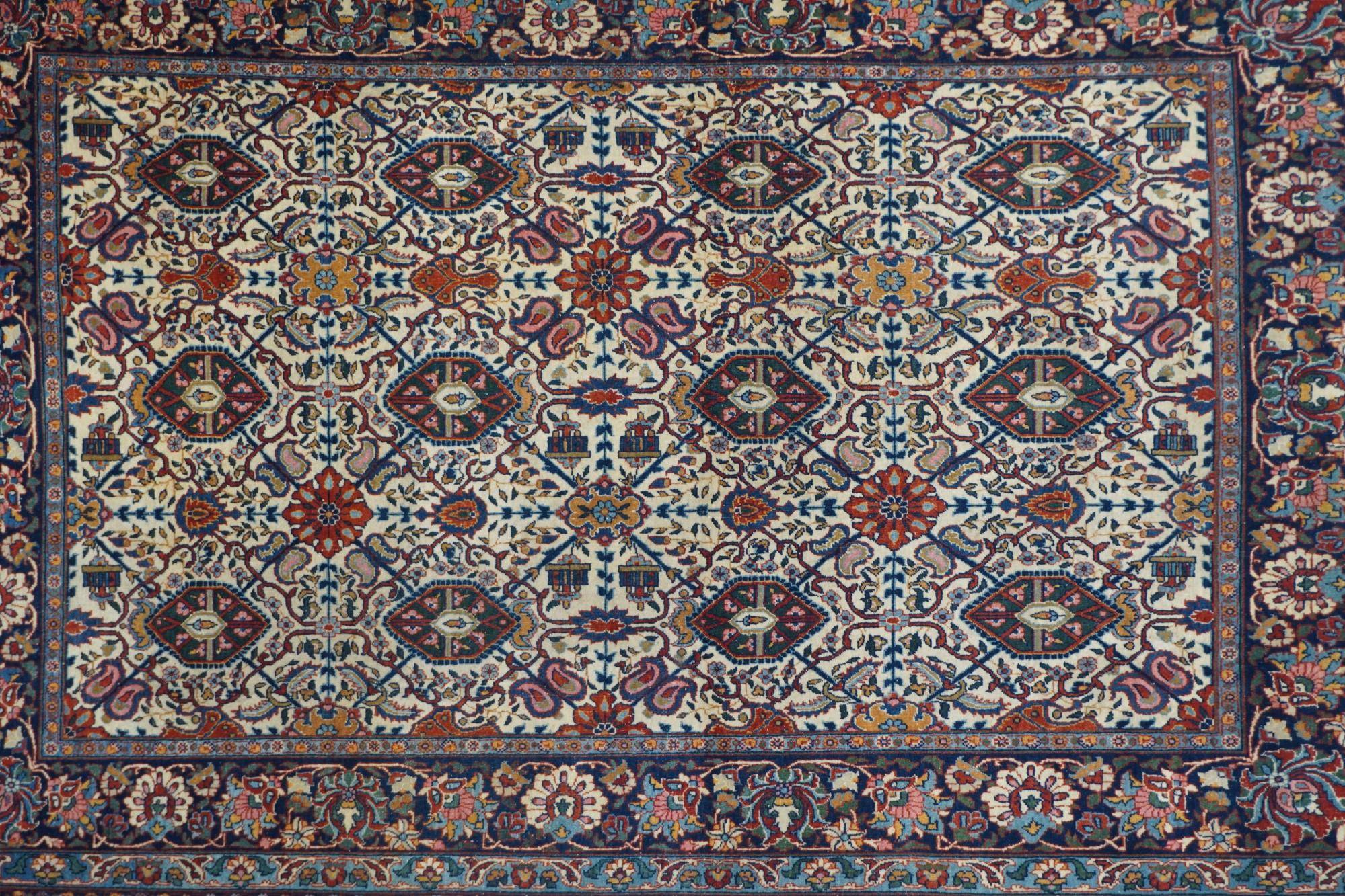 Antiker persischer Dabir Kashan-Teppich 4'4'' x 6'10'' (Persisch) im Angebot
