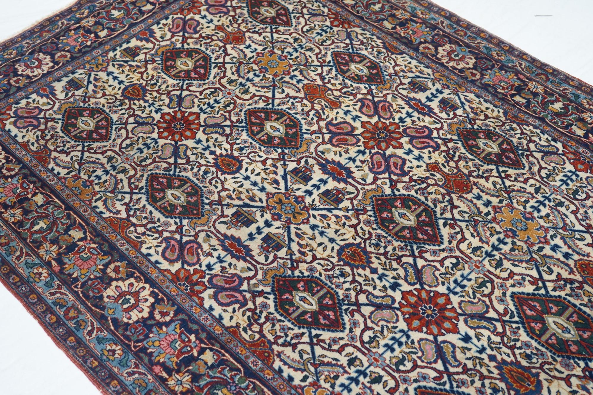 Antiker persischer Dabir Kashan-Teppich 4'4'' x 6'10'' (20. Jahrhundert) im Angebot