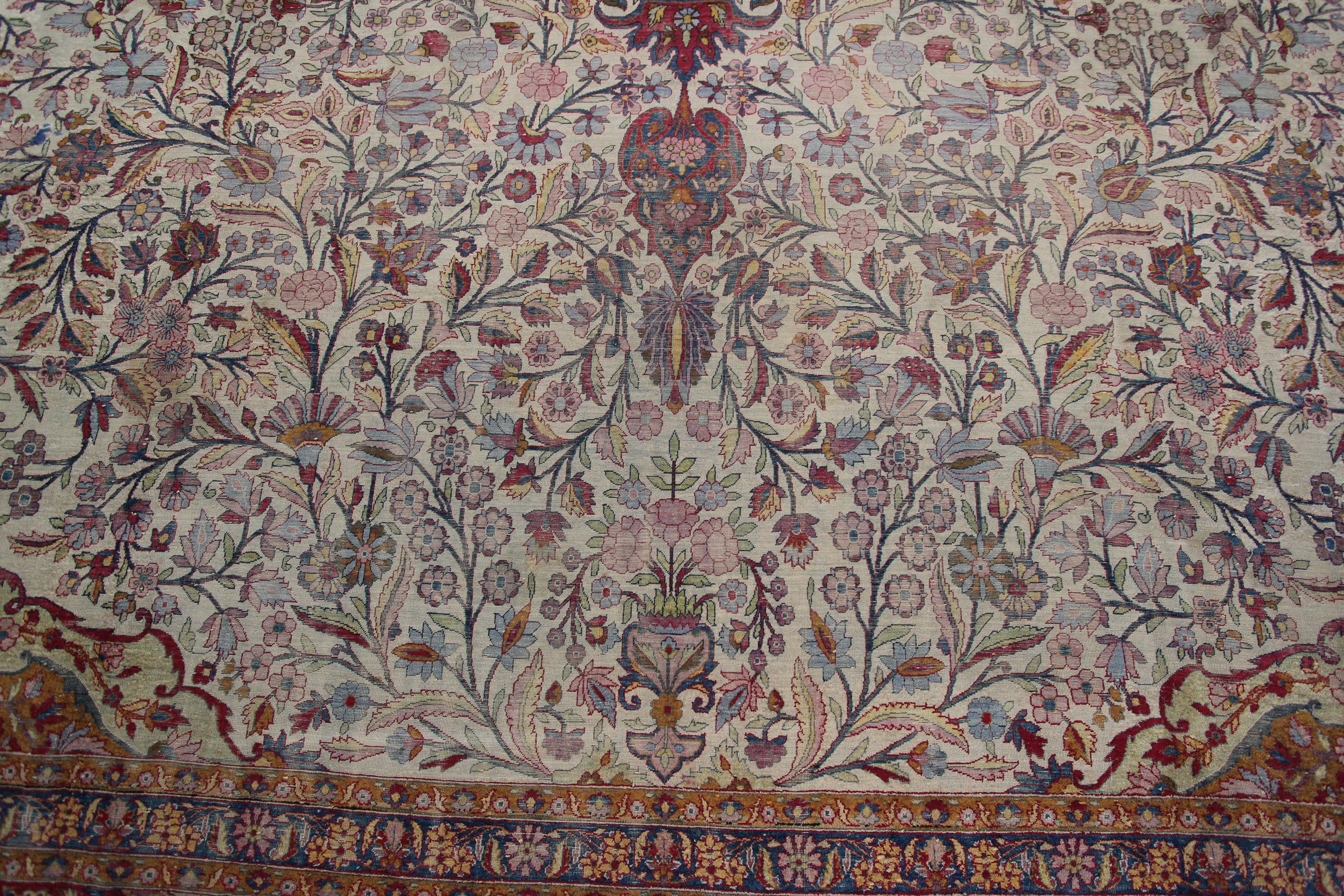Annodato a mano Antico tappeto persiano Dabir Kashan in seta Avorio Uccello, 1890 in vendita