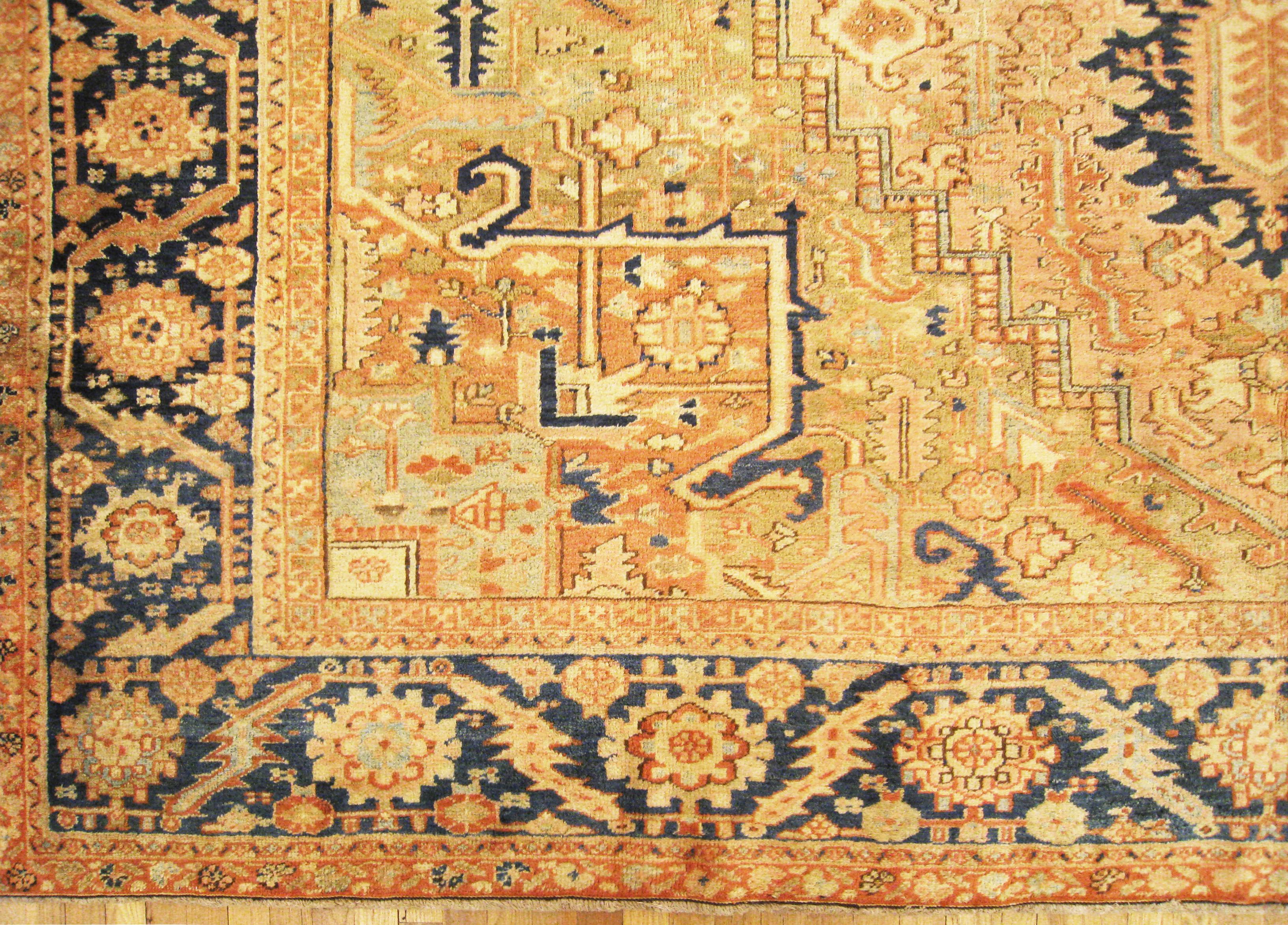 Antique Persian Decorative Oriental Heriz Rug in Large Size In Good Condition For Sale In New York, NY