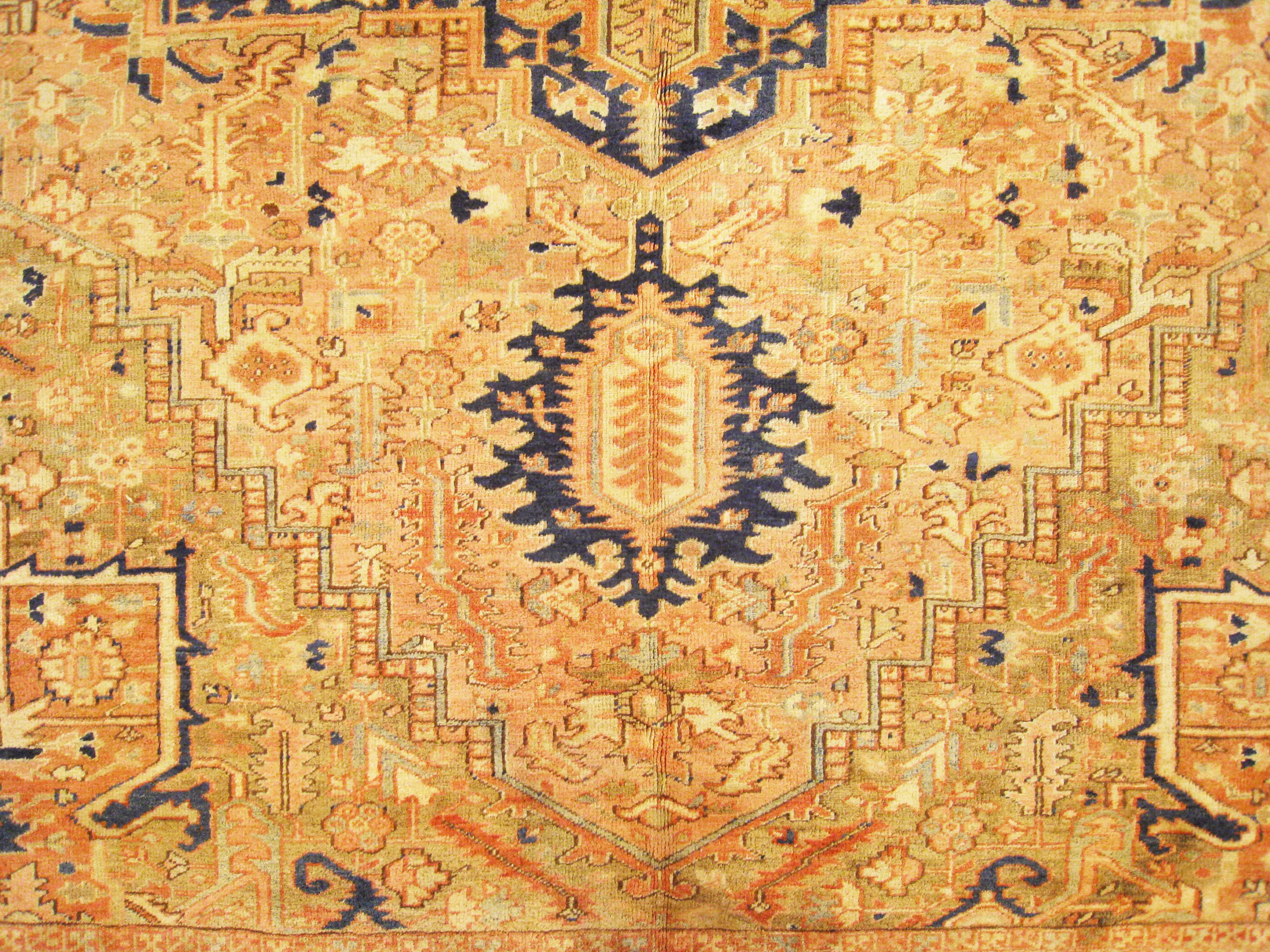 Early 20th Century Antique Persian Decorative Oriental Heriz Rug in Large Size For Sale