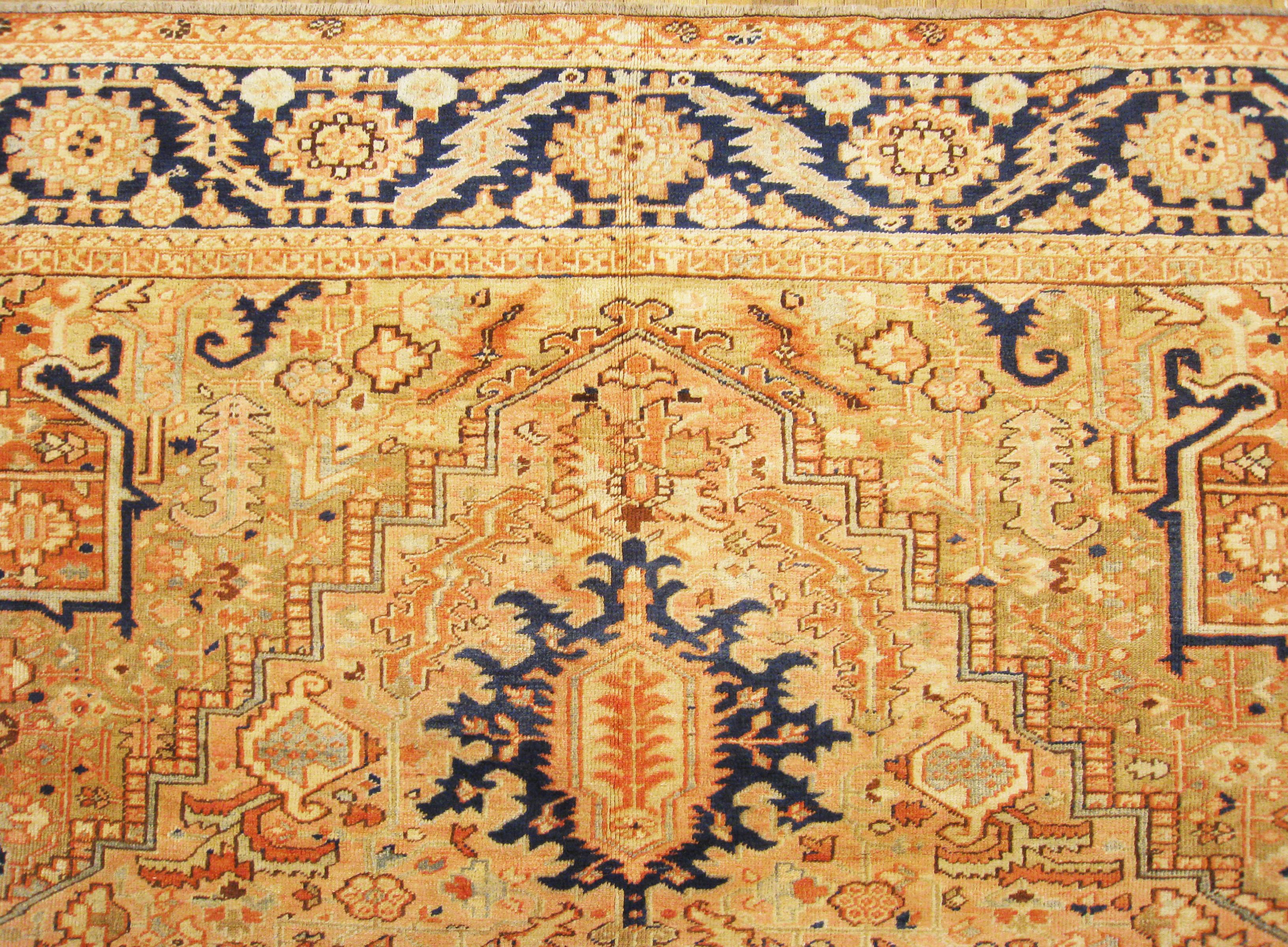 Antique Persian Decorative Oriental Heriz Rug in Large Size For Sale 2