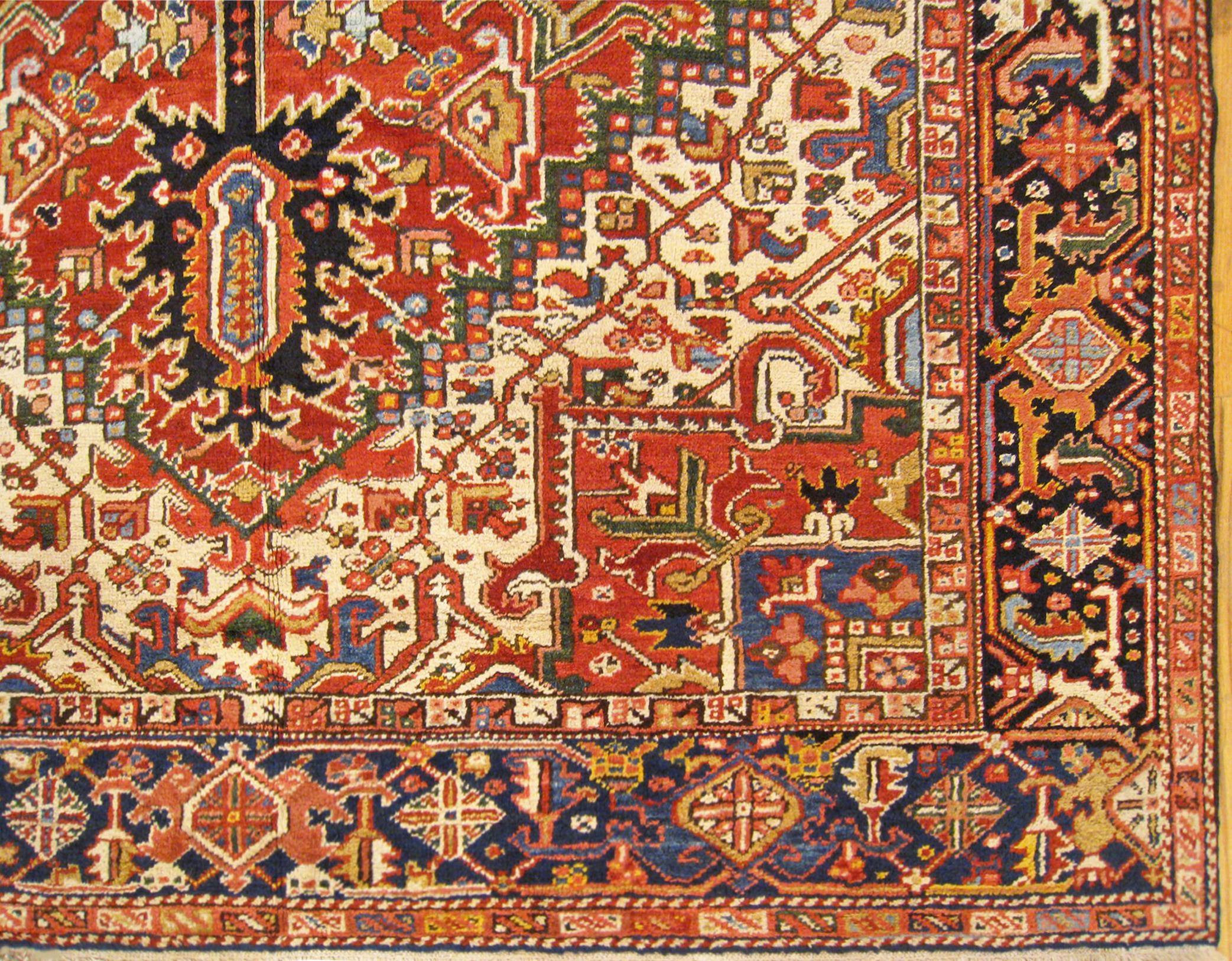  Antique Persian Decorative Oriental Heriz Rug in Room Size In Good Condition For Sale In New York, NY