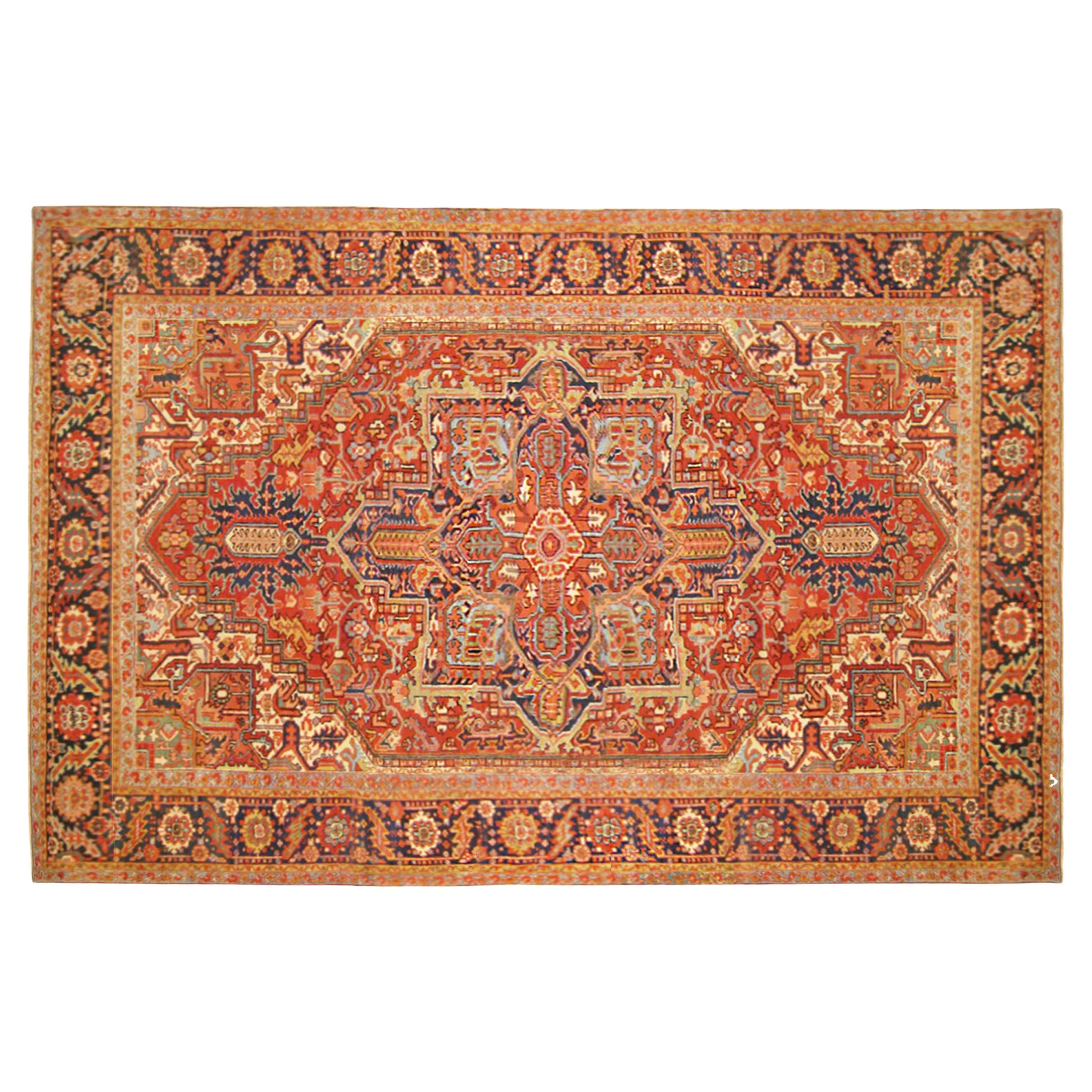 Antiker persischer dekorativer orientalischer Heriz-Teppich in Zimmergröße
