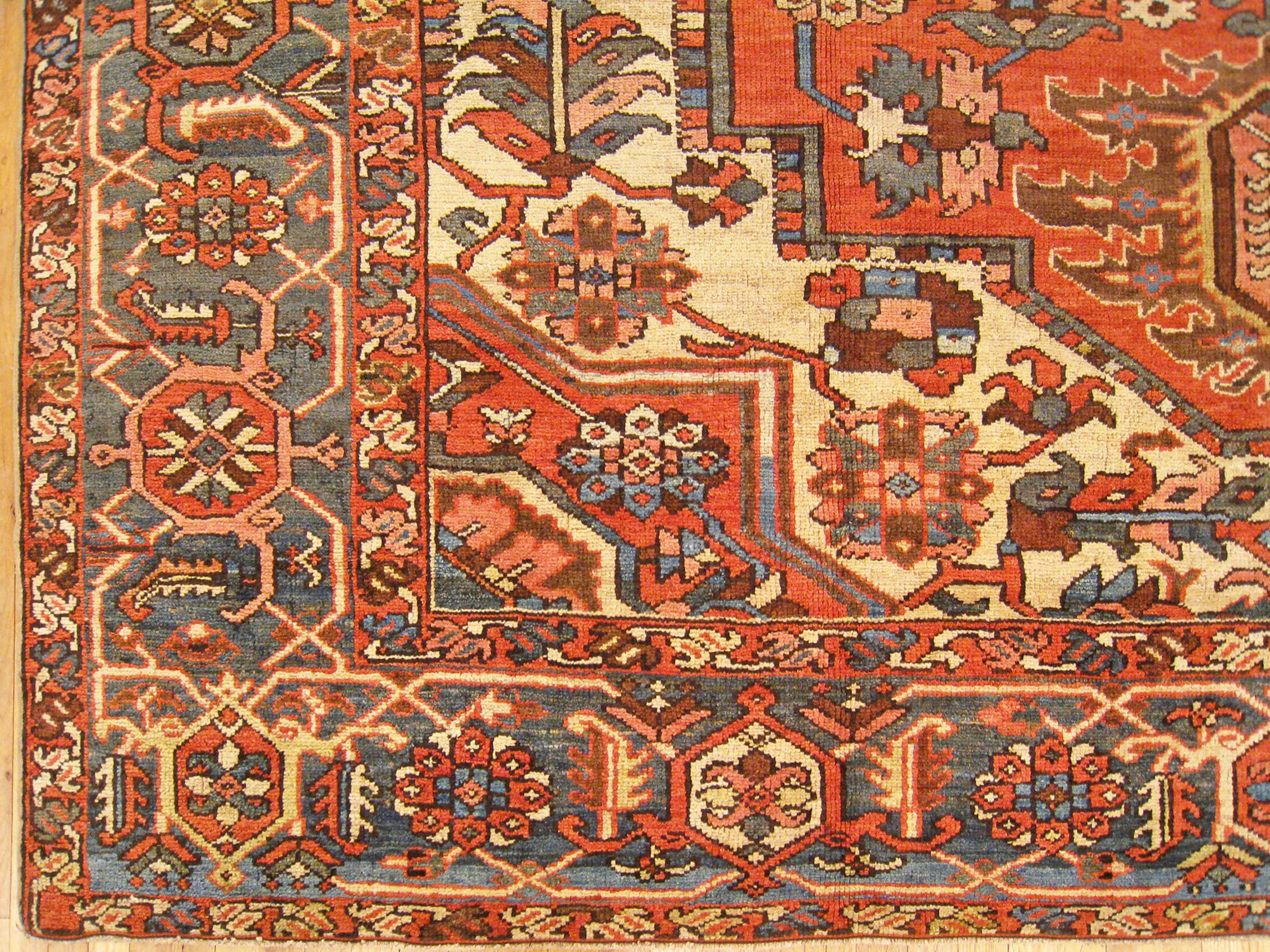 Antique Persian Decorative Oriental Heriz Serapi Rug in Room Size In Good Condition For Sale In New York, NY