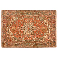 Antiker persischer dekorativer orientalischer Heriz-Serapi-Teppich in Zimmergröße