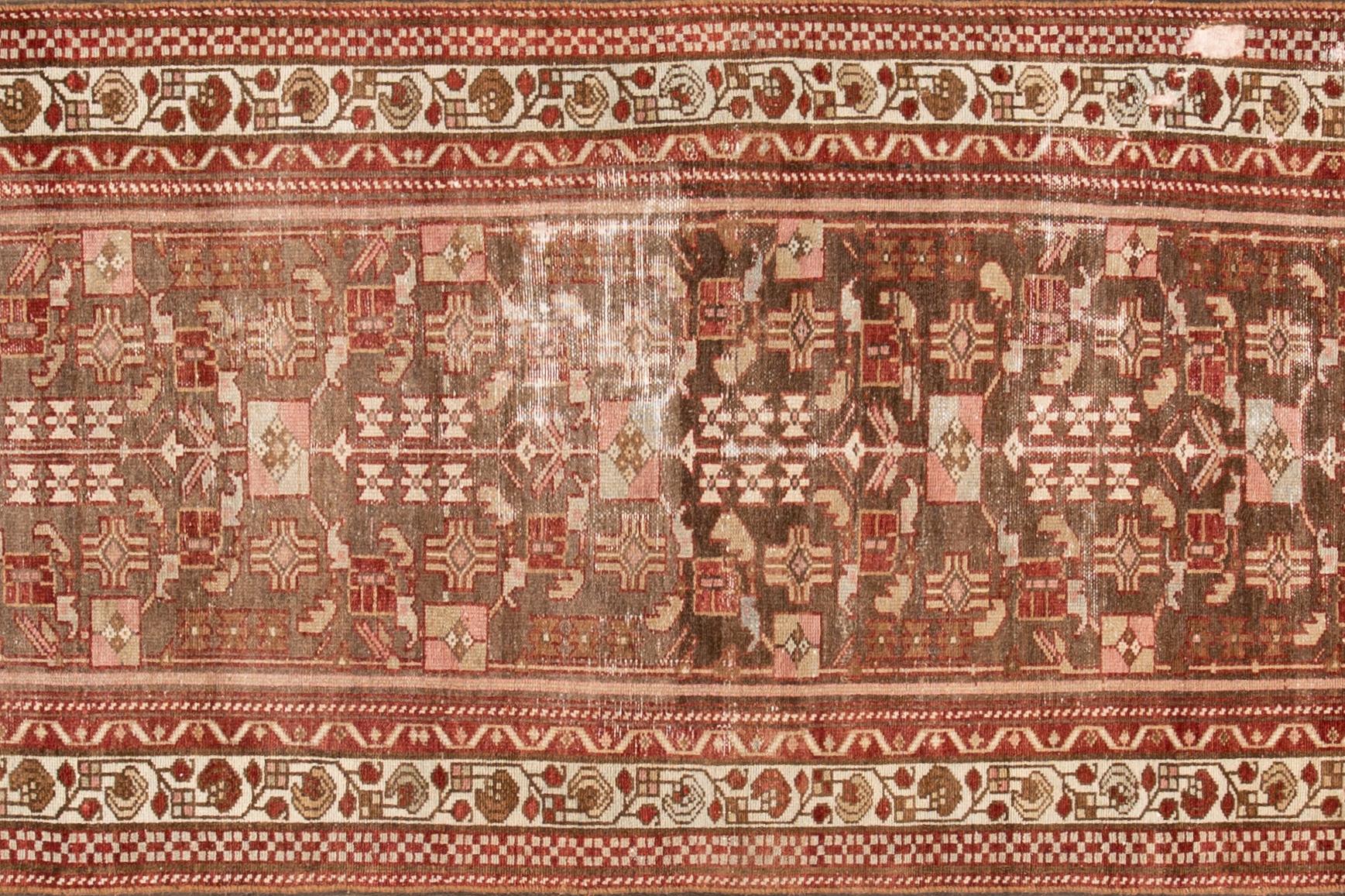 Antiker persischer Distressed-Läufer, Vintage (Persisch) im Angebot