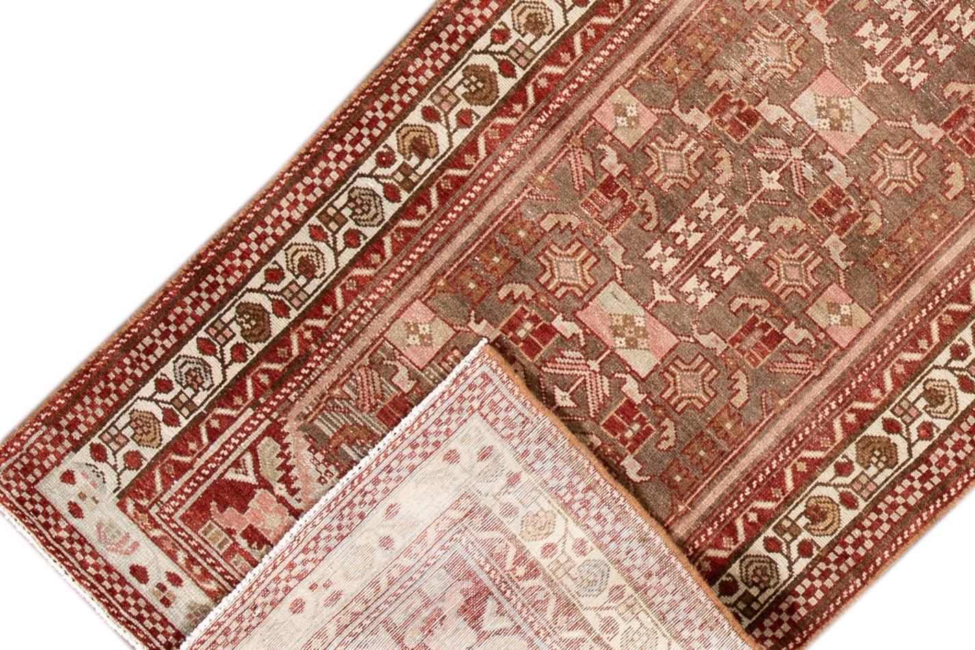 Antiker persischer Distressed-Läufer, Vintage im Zustand „Starke Gebrauchsspuren“ im Angebot in Norwalk, CT
