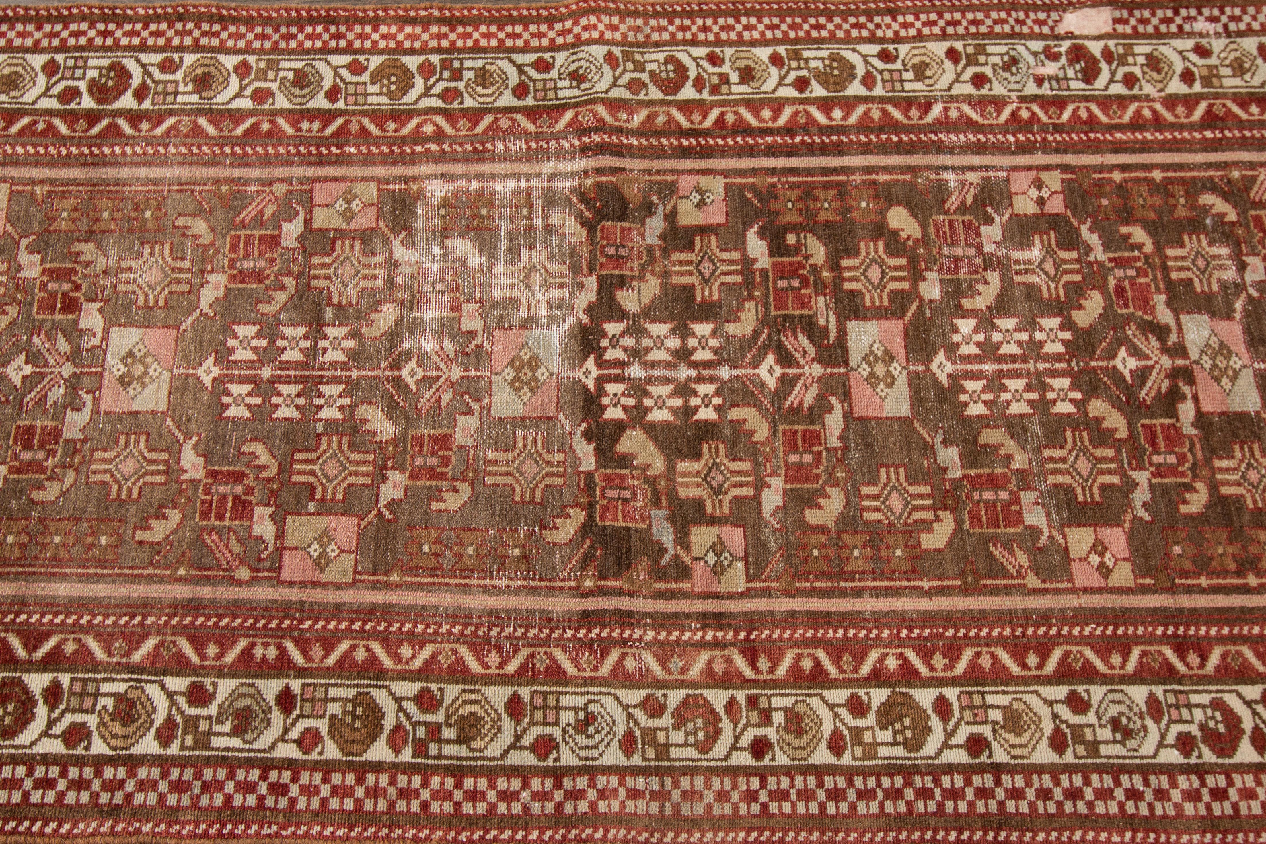 Antiker persischer Distressed-Läufer, Vintage (Frühes 20. Jahrhundert) im Angebot