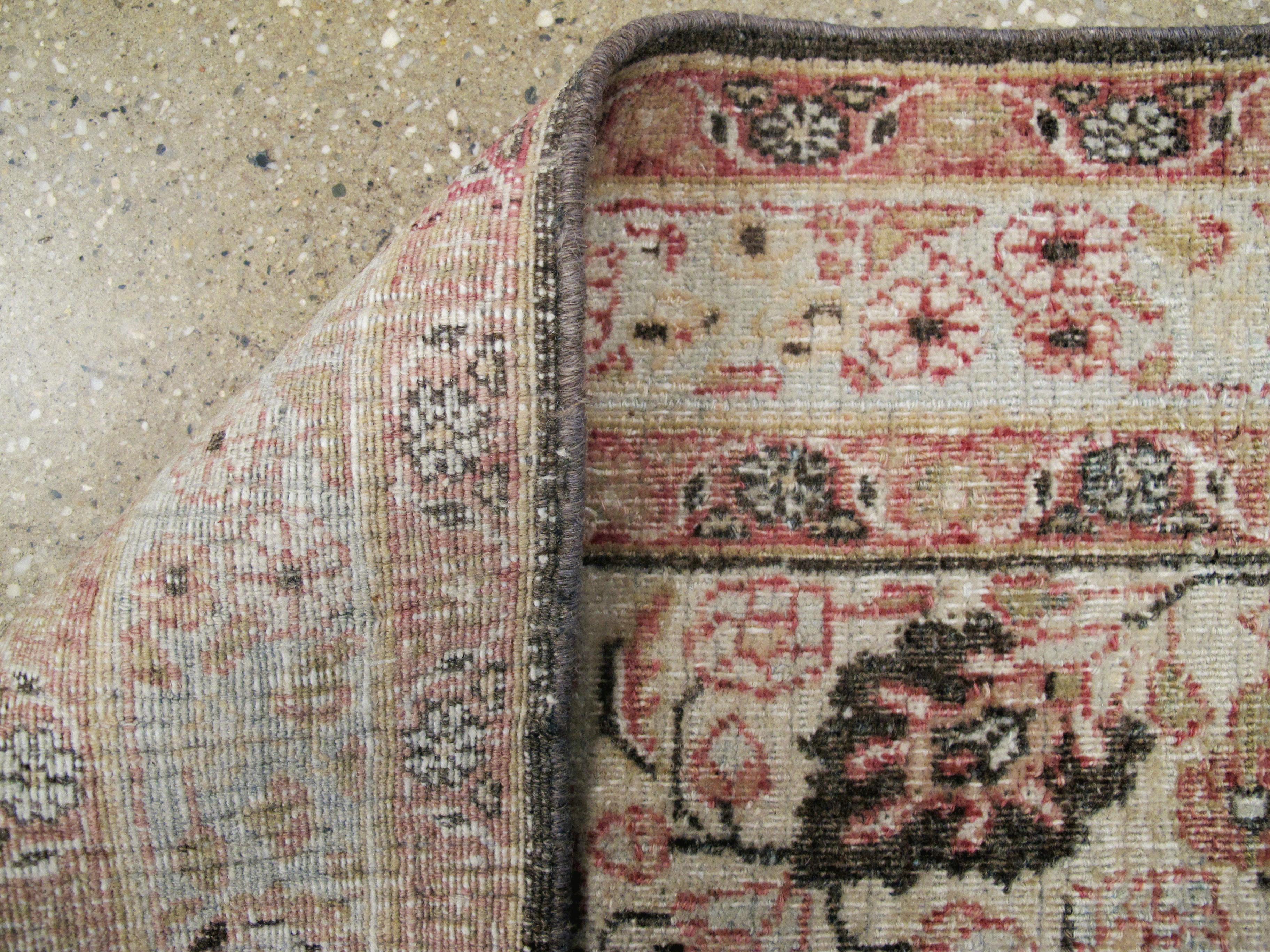 Antiker persischer Dorokhsh-Teppich im Angebot 6