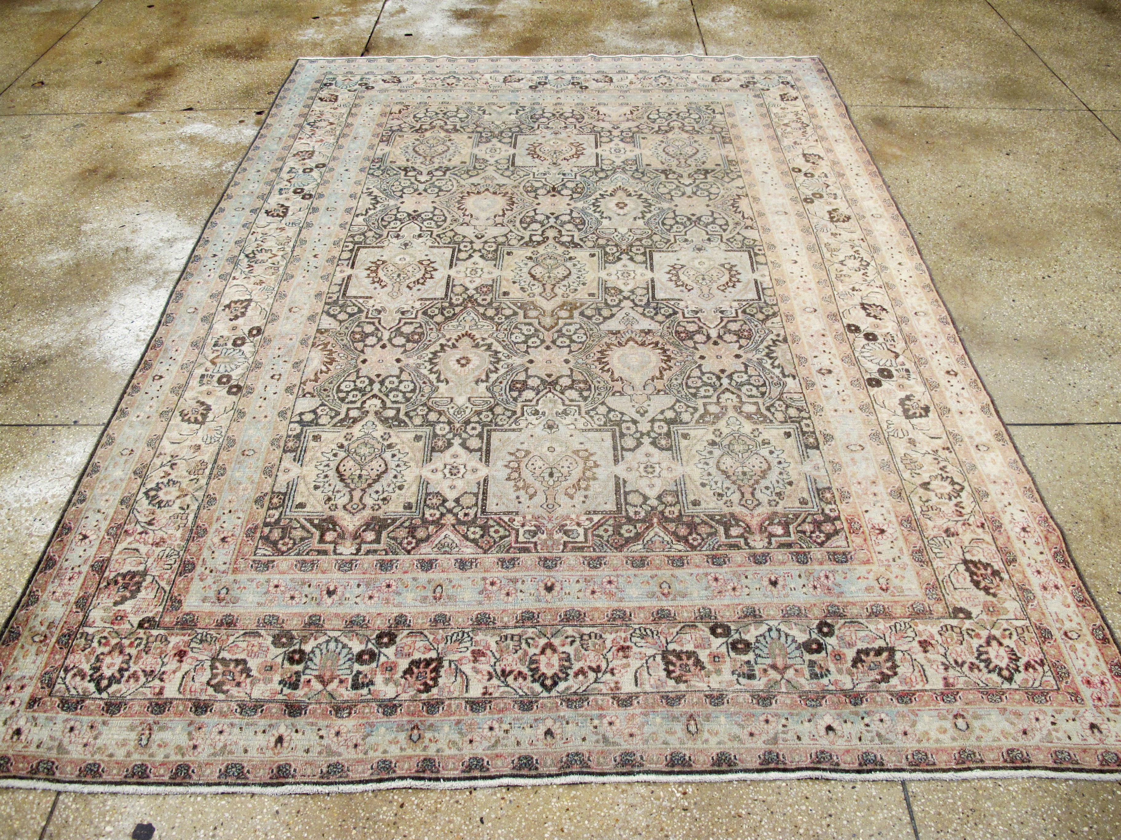 Antique Persian Dorokhsh Carpet In Good Condition For Sale In New York, NY