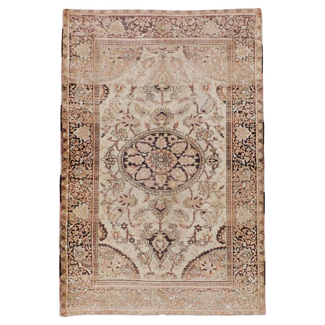 Alfombra persa antigua Dorokhsh en venta