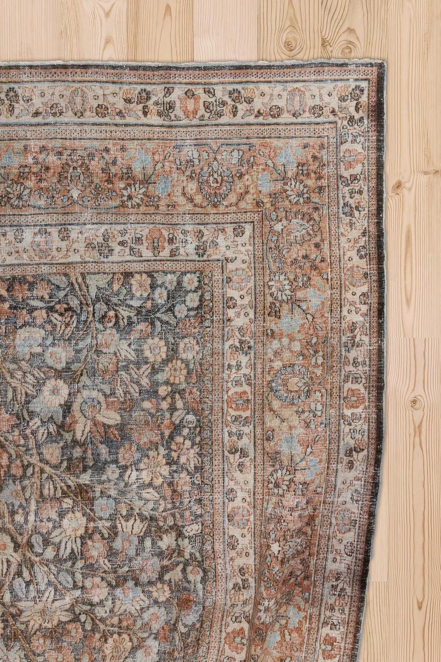 Antique Persian Doroksh Rug In Fair Condition For Sale In New York, NY