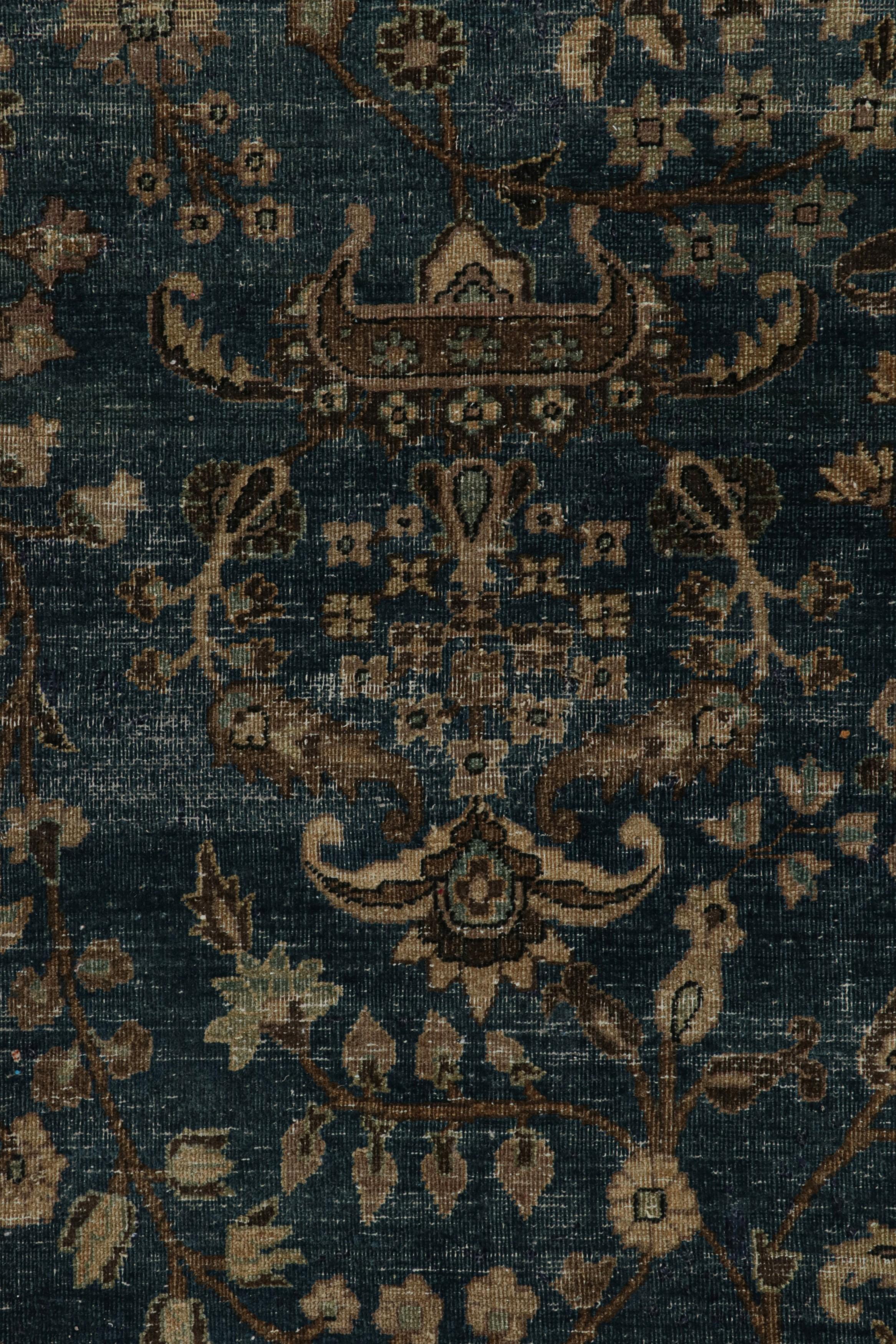 Antiker persischer Doroksh-Teppich mit Blumenmustern von Rug & Kilim (Frühes 20. Jahrhundert) im Angebot