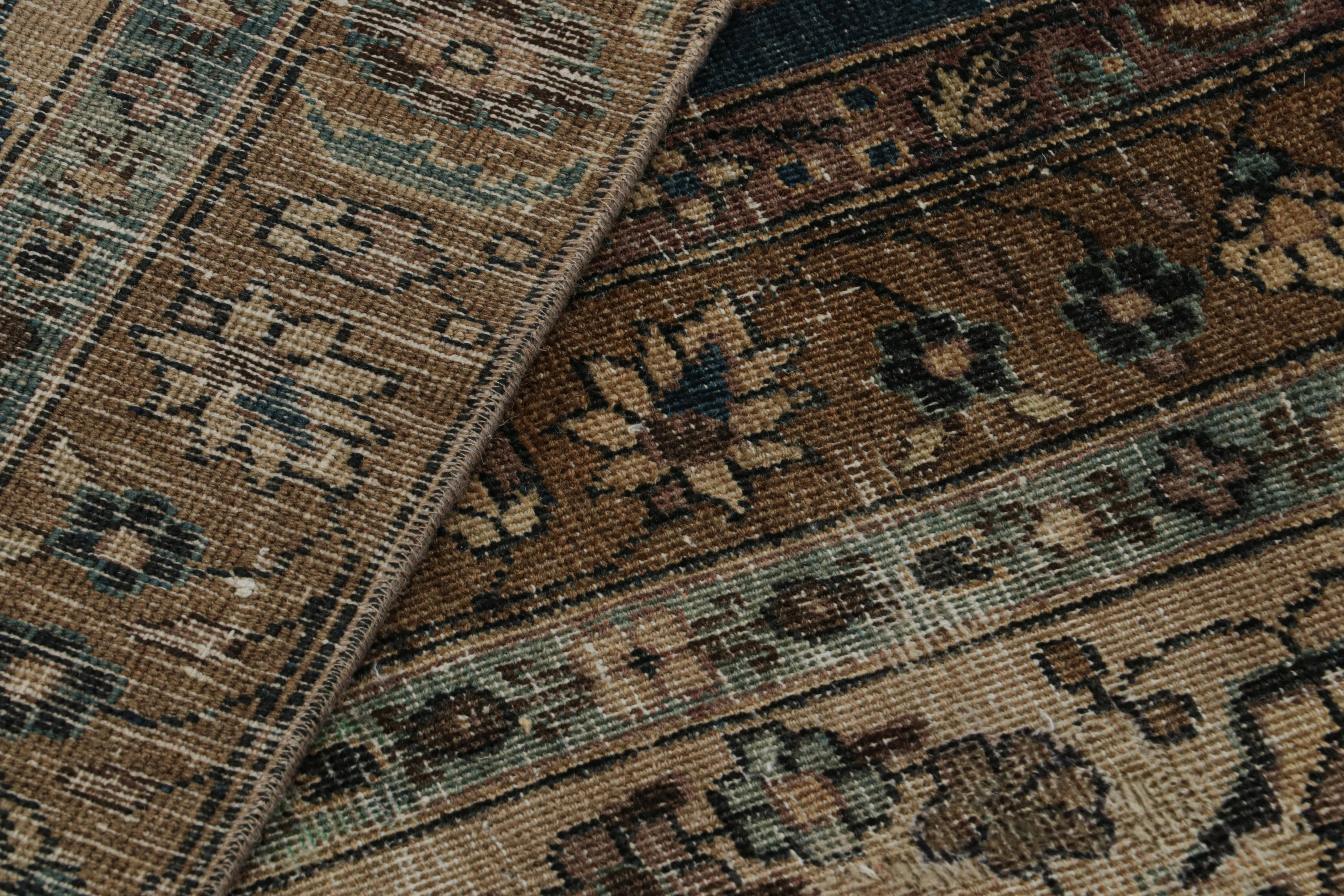Antiker persischer Doroksh-Teppich mit Blumenmustern von Rug & Kilim (Wolle) im Angebot