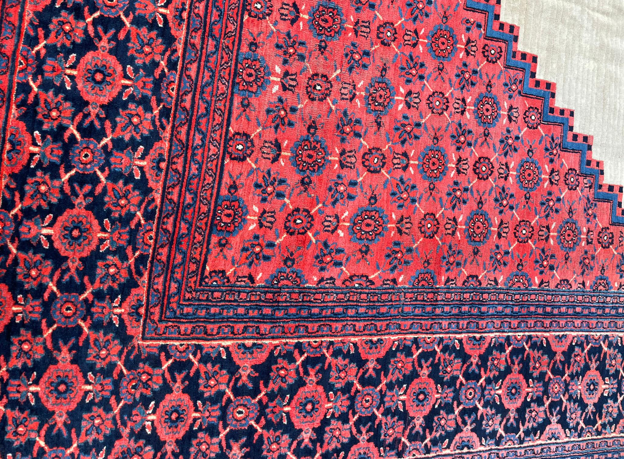 Antique Persian Dorosch/ Serapi Design Carpet For Sale 4