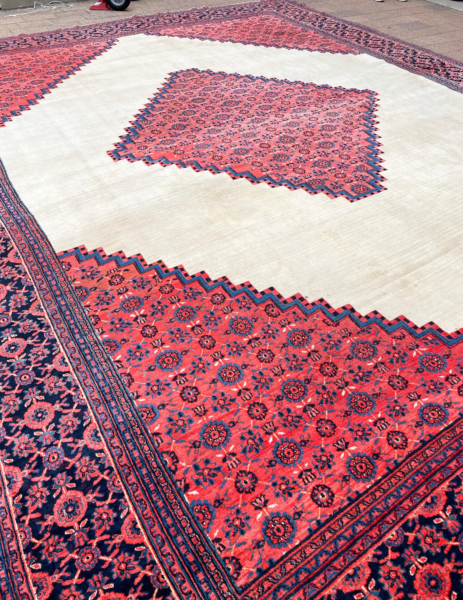 Heriz Serapi Antique Persian Dorosch/ Serapi Design Carpet For Sale
